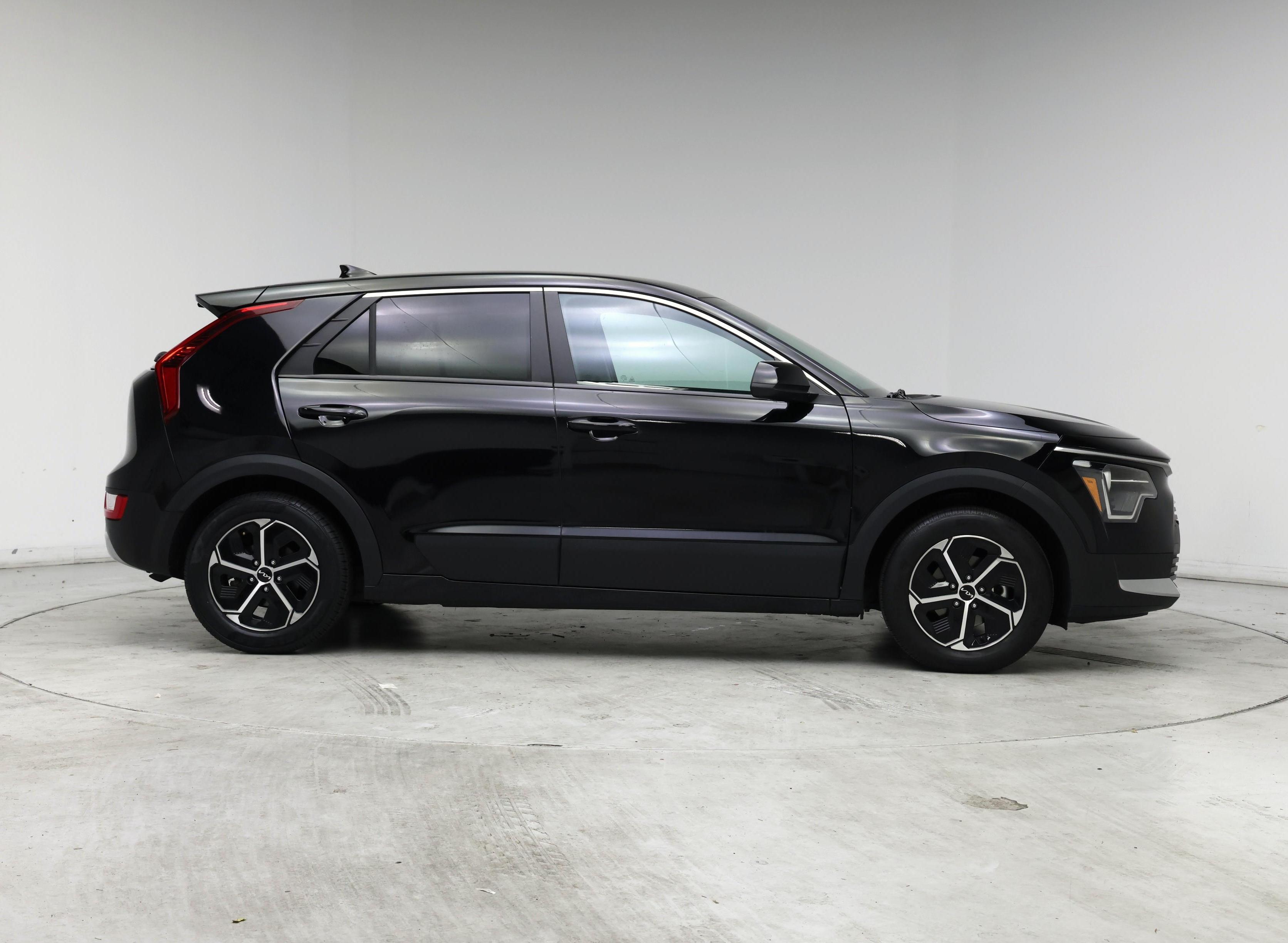 Thumbnail: 2023 Kia Niro - 7