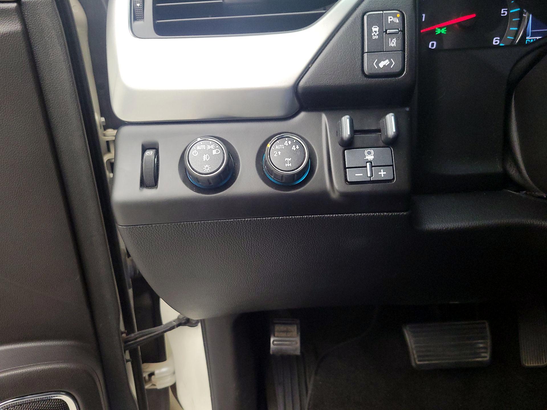Thumbnail: 2015 Chevrolet Suburban - 13