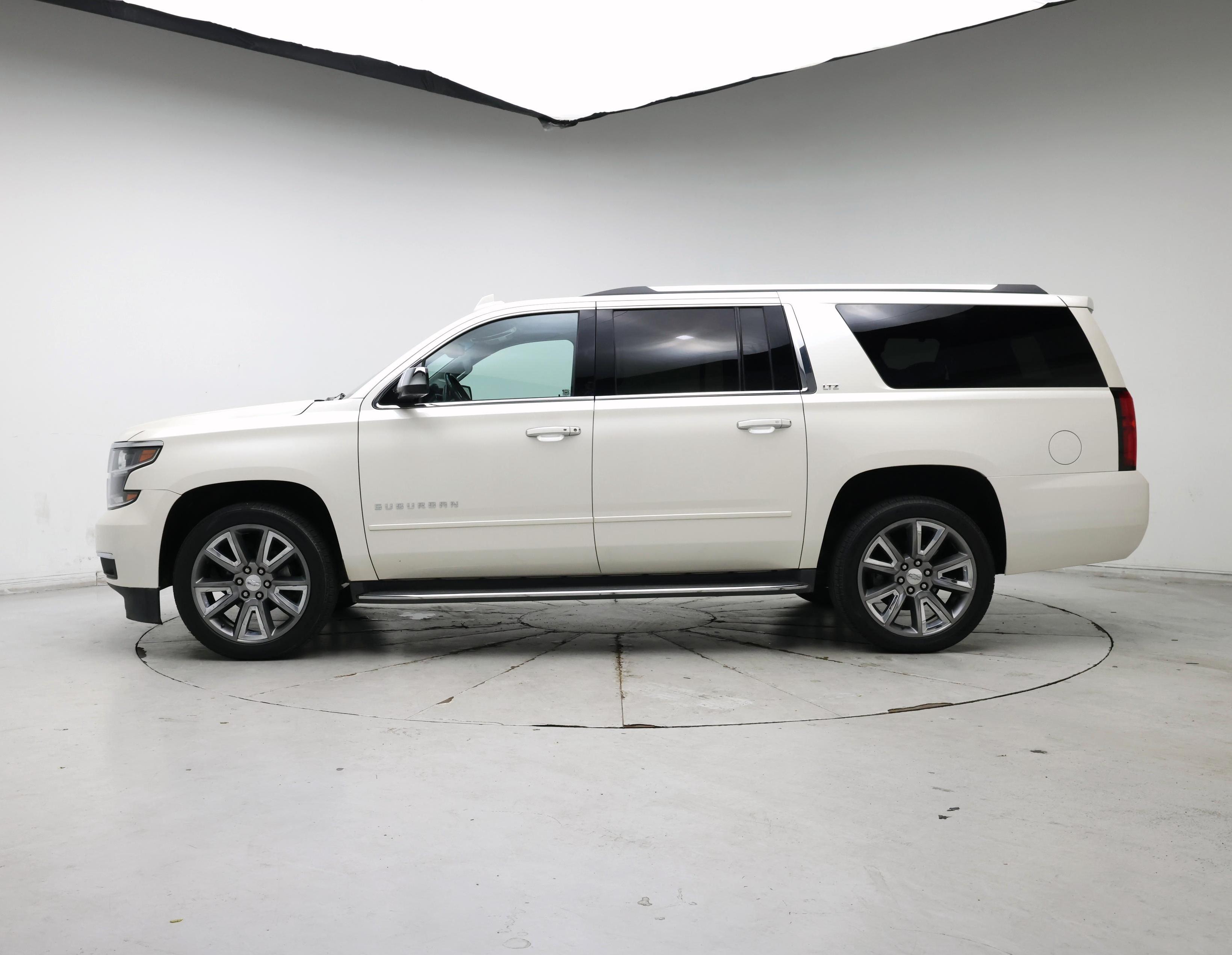 Thumbnail: 2015 Chevrolet Suburban - 3