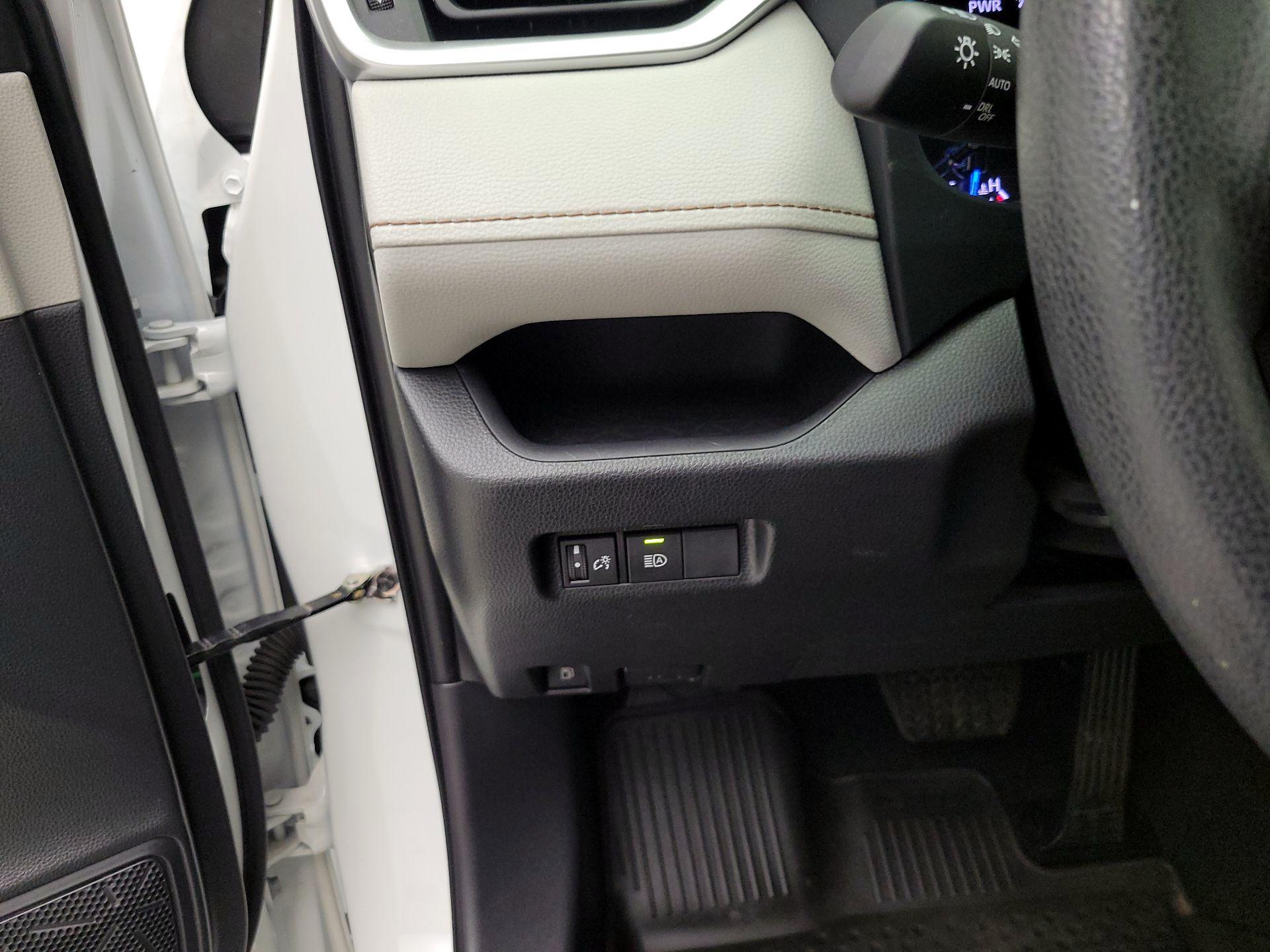 Thumbnail: 2022 Toyota RAV4 - 13