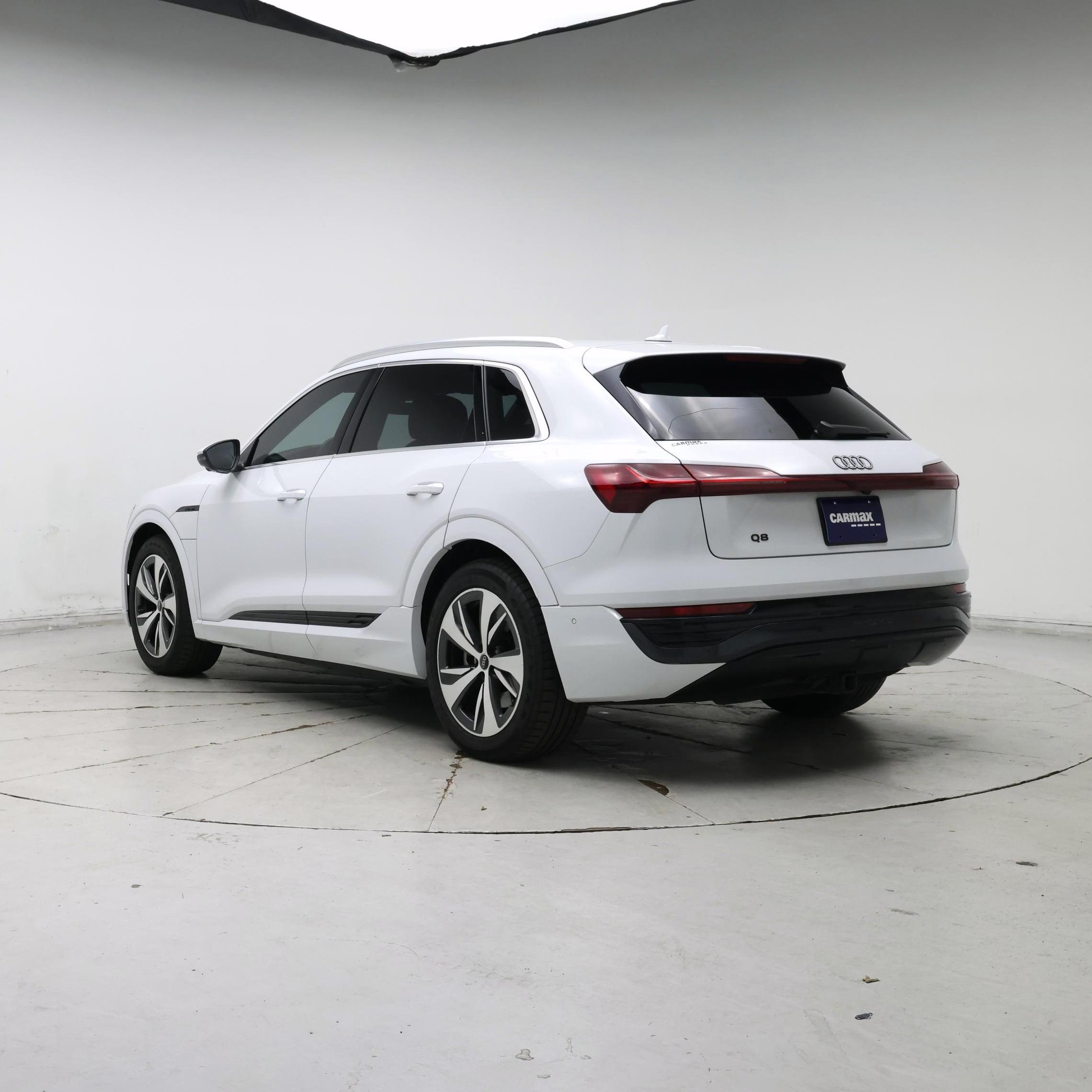 Thumbnail: 2024 Audi Q8 e-tron - 2