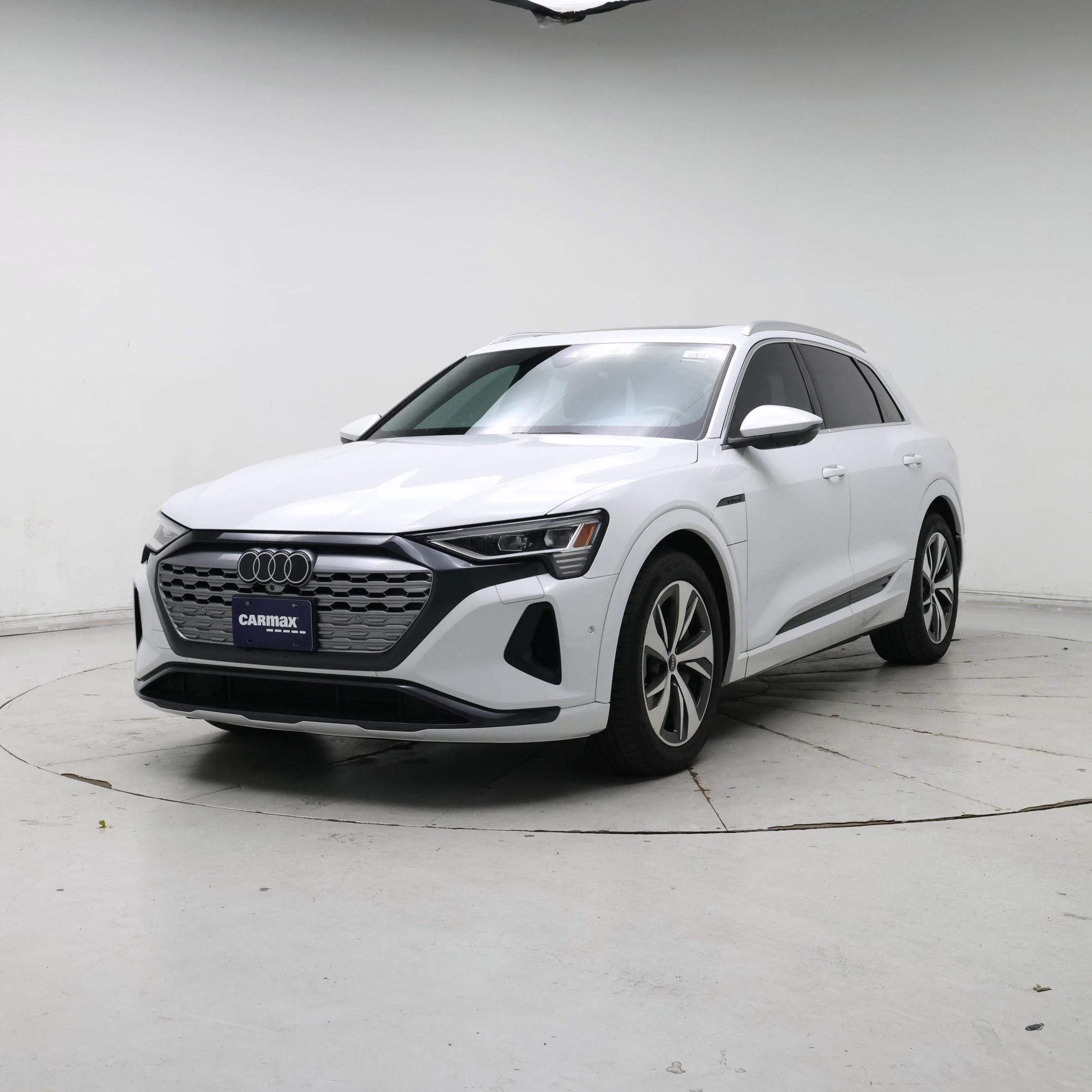 Thumbnail: 2024 Audi Q8 e-tron - 4