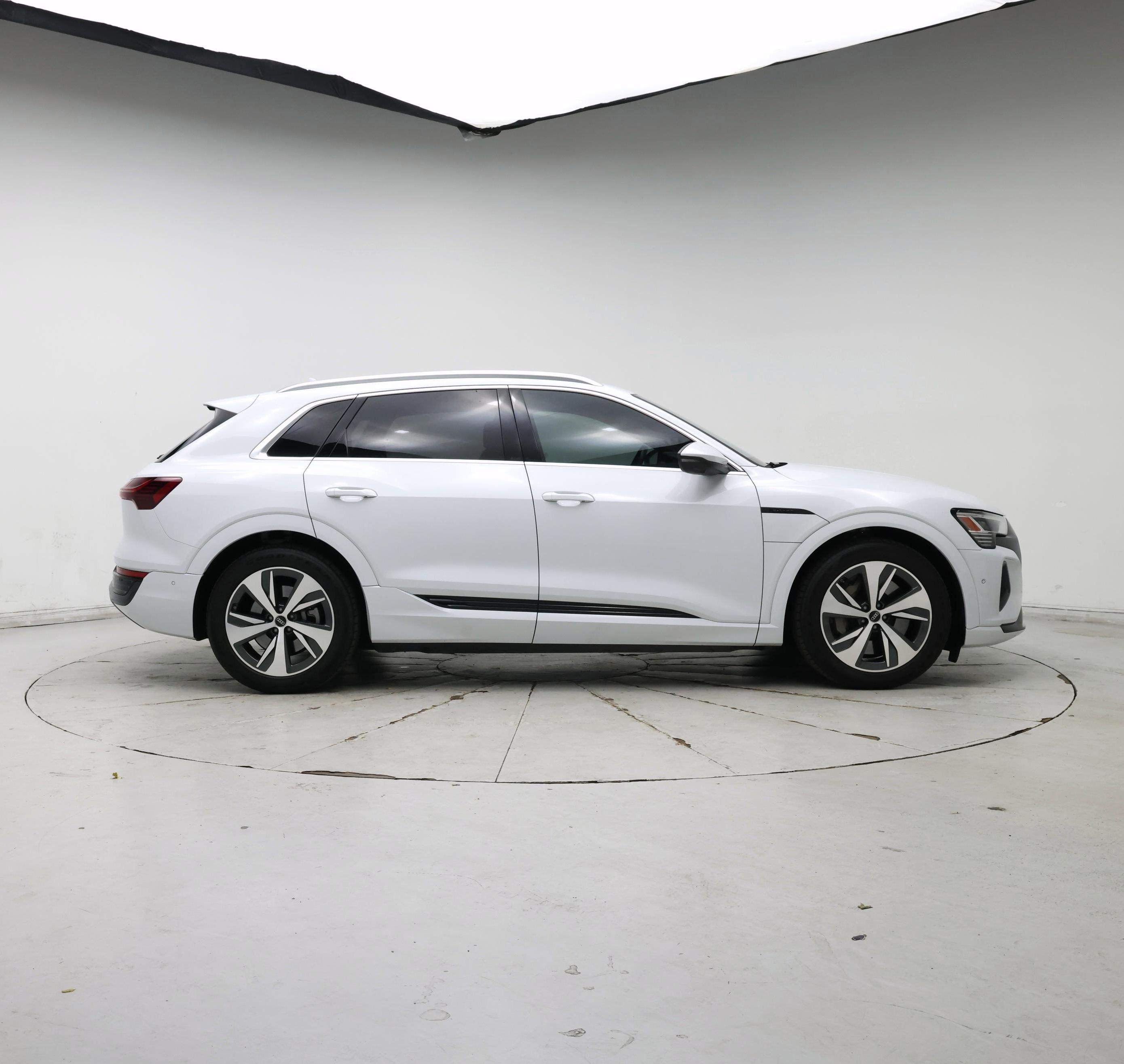 Thumbnail: 2024 Audi Q8 e-tron - 7