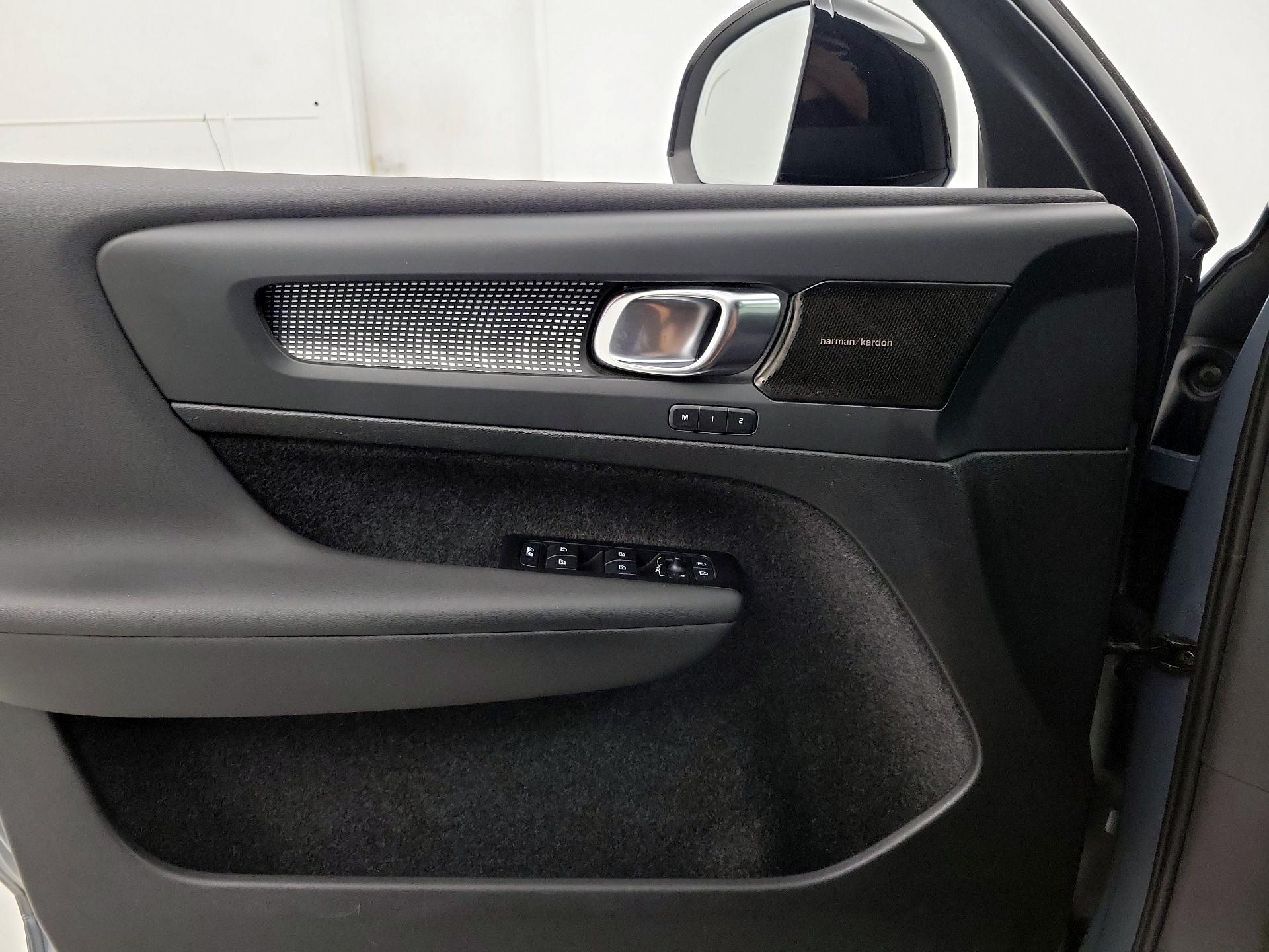 Thumbnail: 2022 Volvo XC40 - 12