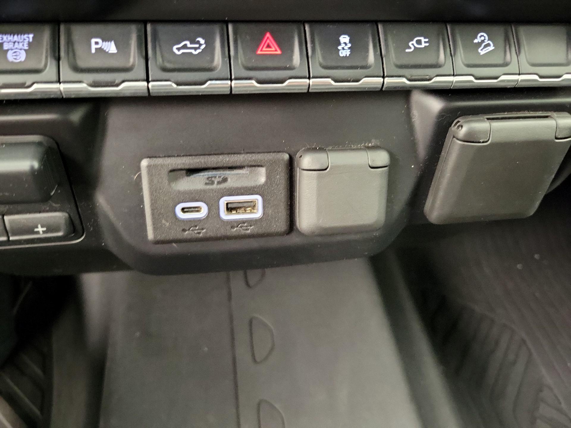 Thumbnail: 2020 Chevrolet Silverado 3500 - 16