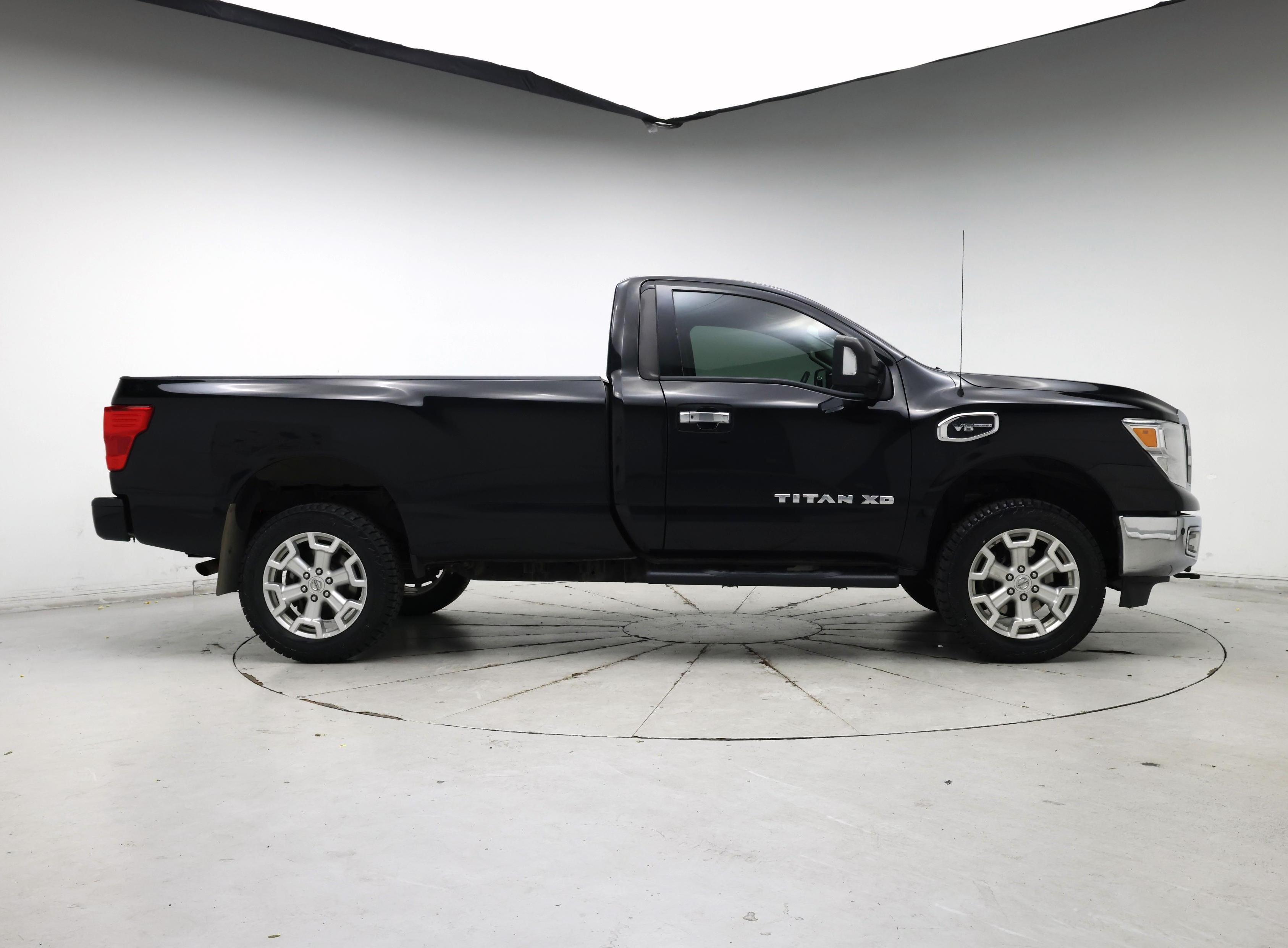Thumbnail: 2017 Nissan Titan - 7