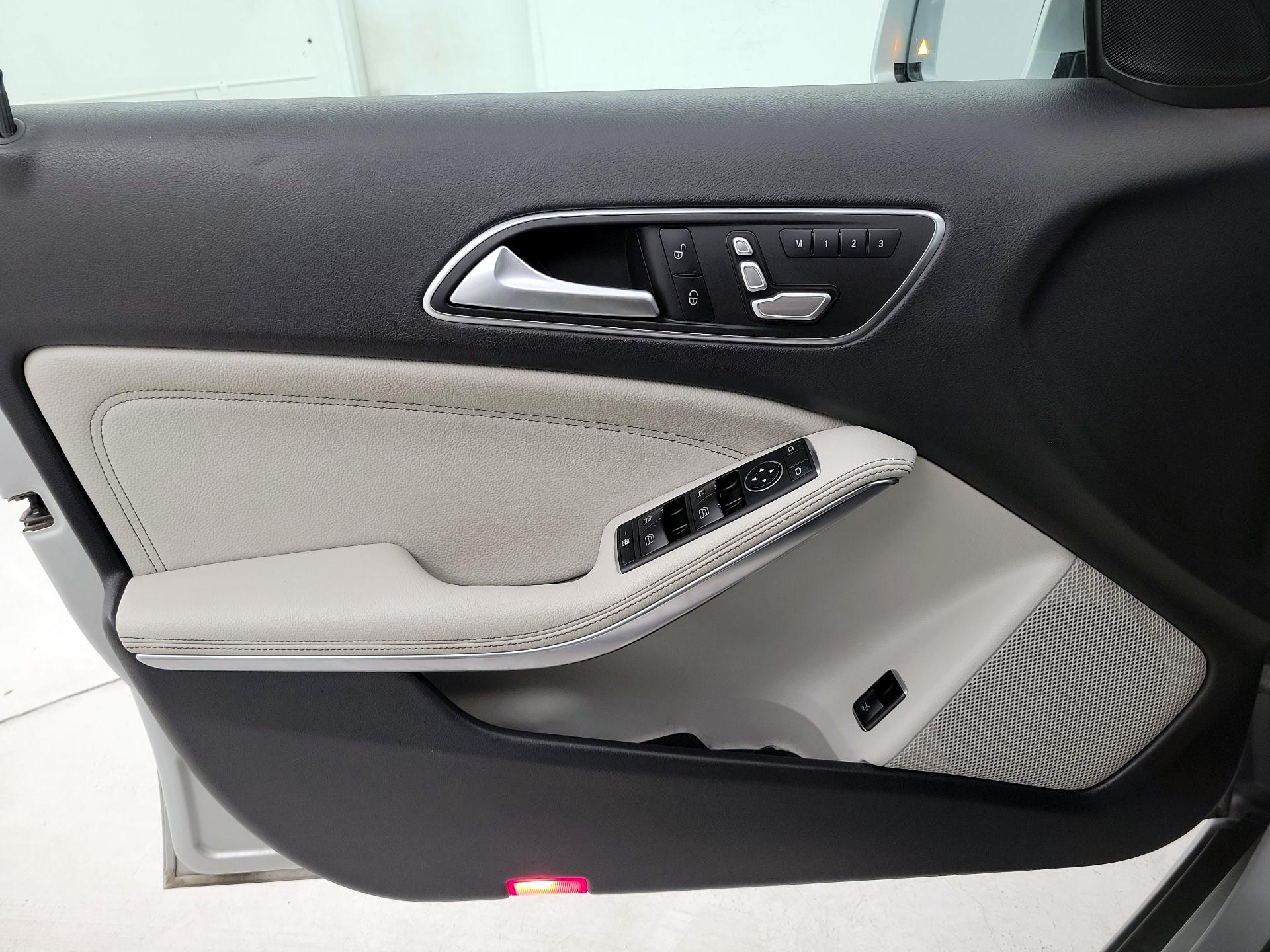 Thumbnail: 2019 Mercedes-Benz GLA - 12