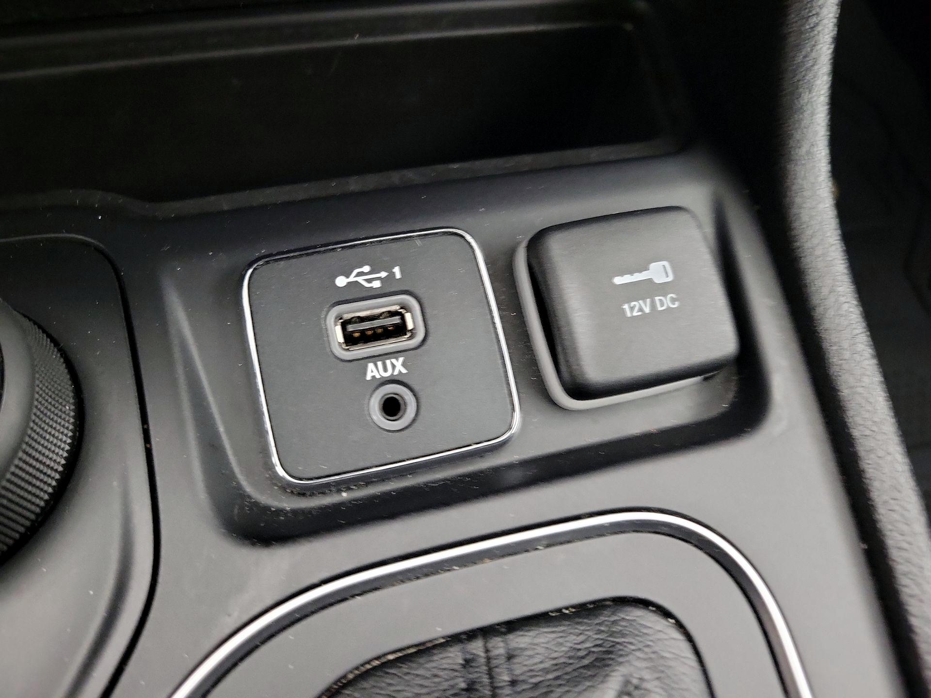Thumbnail: 2021 Jeep Cherokee - 16