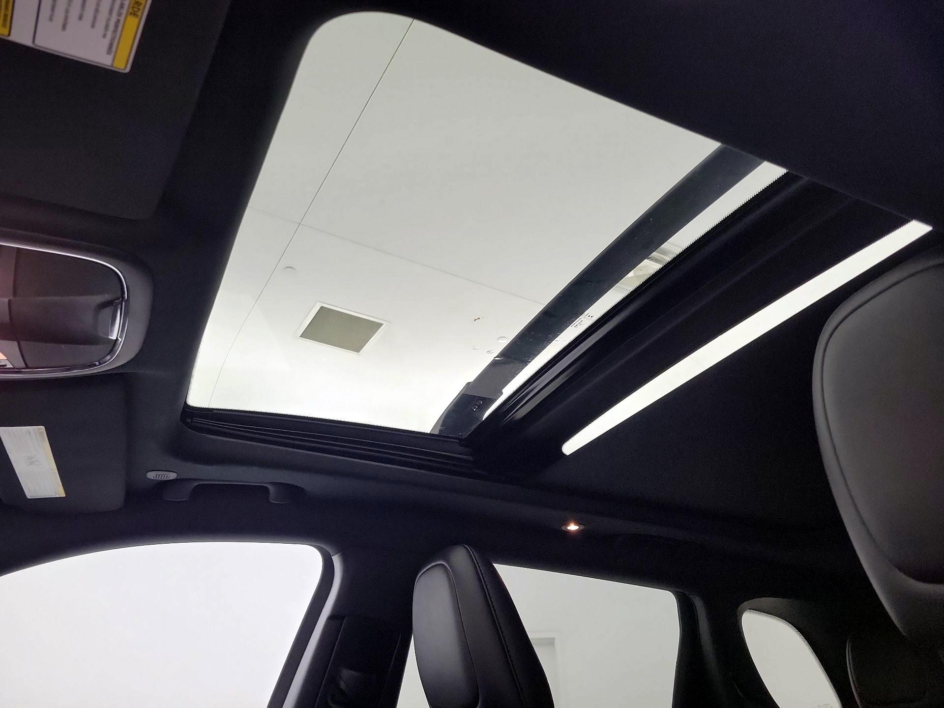 Thumbnail: 2021 Jeep Cherokee - 17
