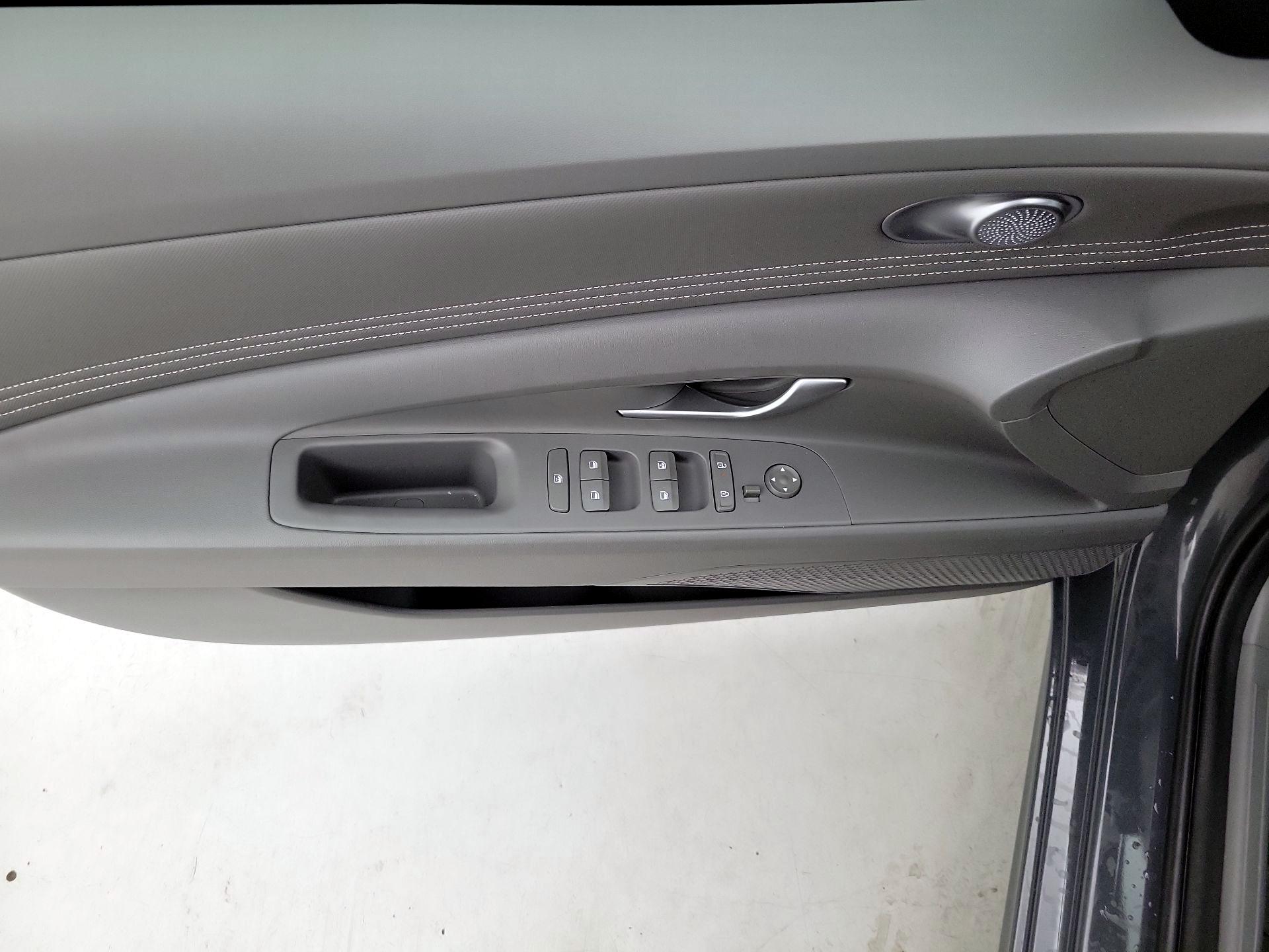 Thumbnail: 2024 Hyundai Elantra - 10