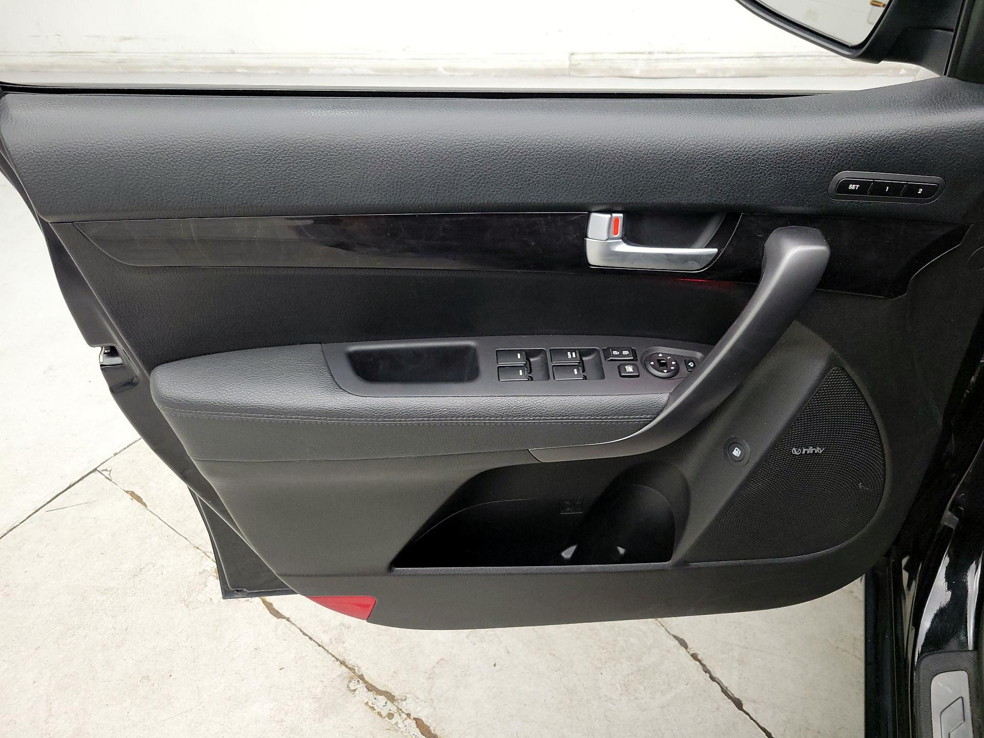 Thumbnail: 2015 Kia Sorento - 12