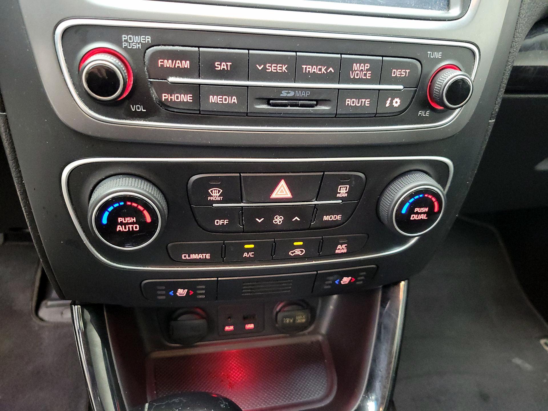 Thumbnail: 2015 Kia Sorento - 17