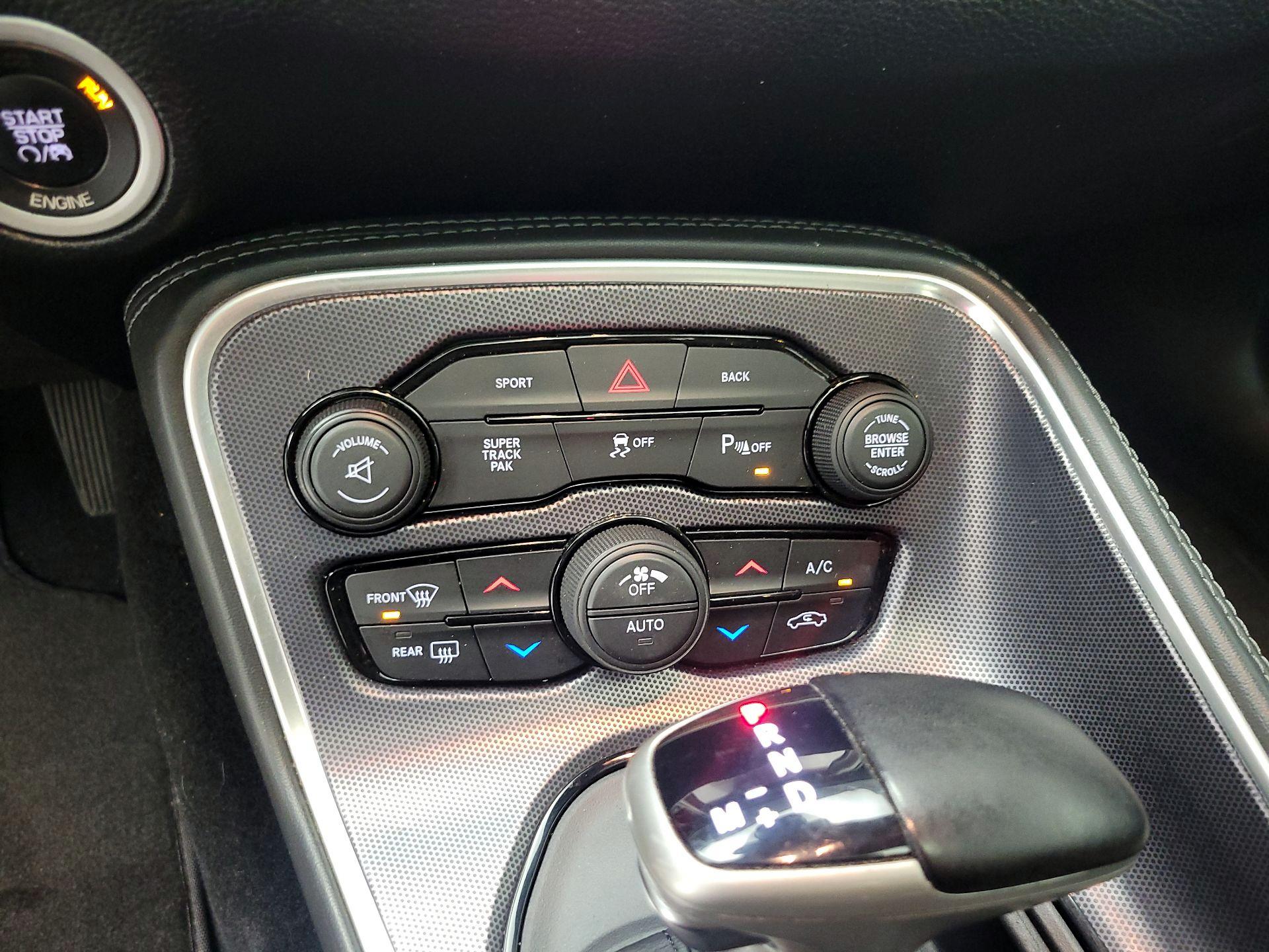 Thumbnail: 2015 Dodge Challenger - 17