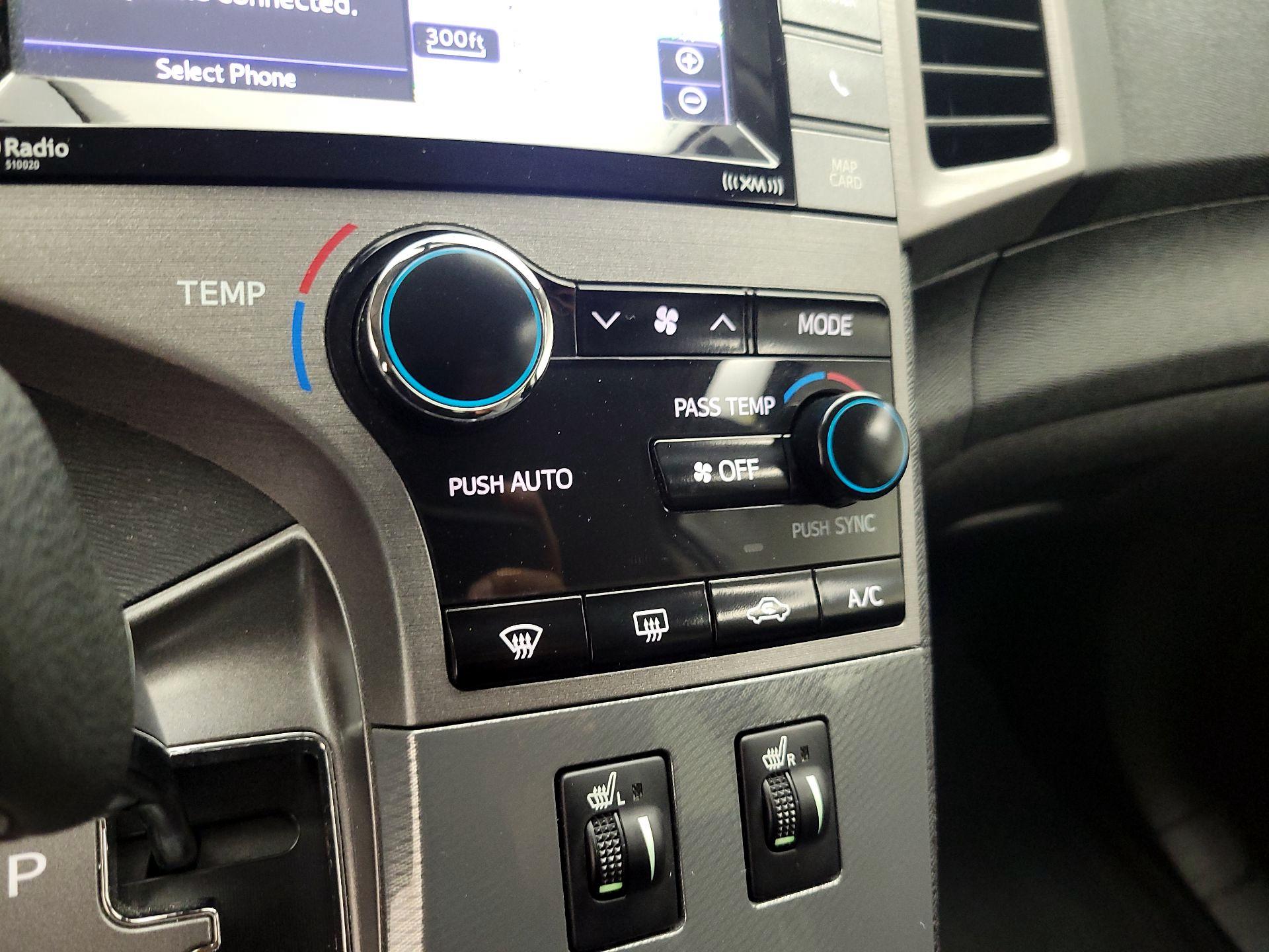 Thumbnail: 2015 Toyota Venza - 16