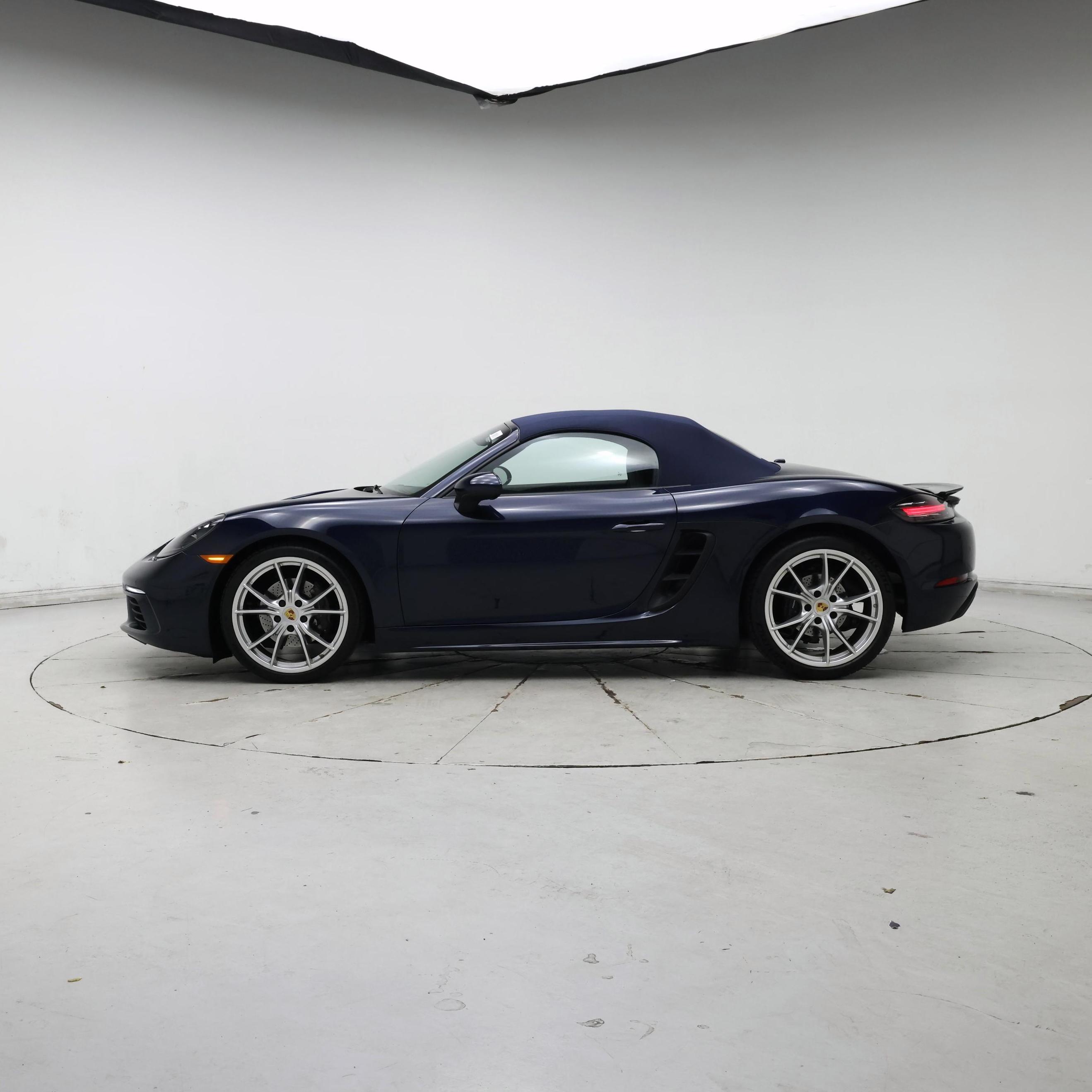 Thumbnail: 2017 Porsche 718 Boxster - 3