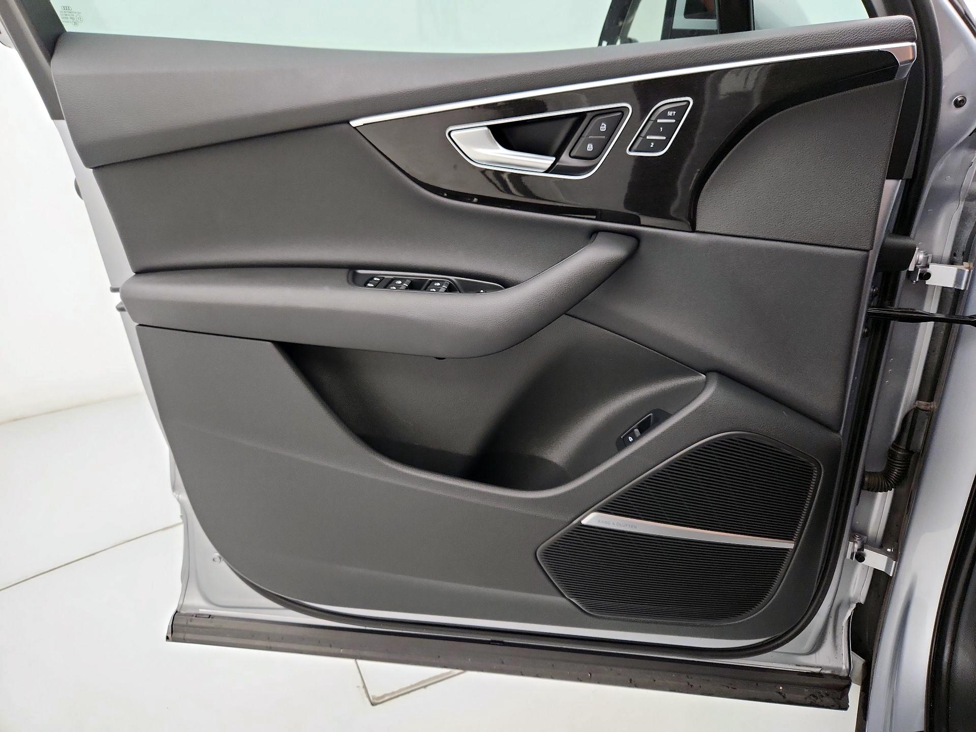Thumbnail: 2022 Audi Q7 - 12