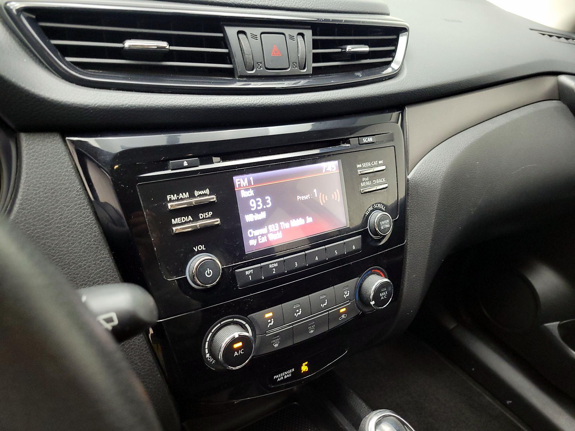 Thumbnail: 2018 Nissan Rogue Sport - 15