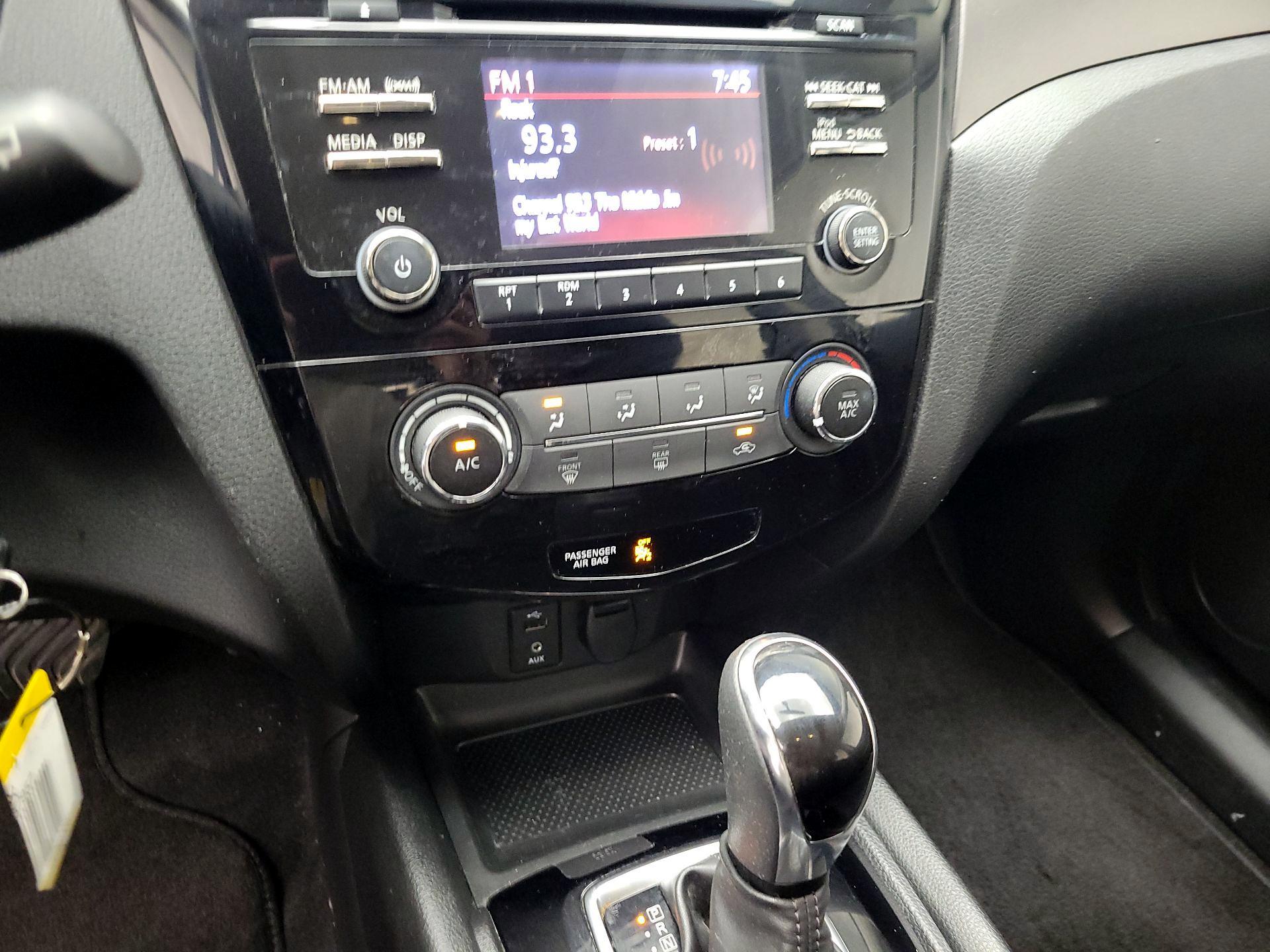 Thumbnail: 2018 Nissan Rogue Sport - 16