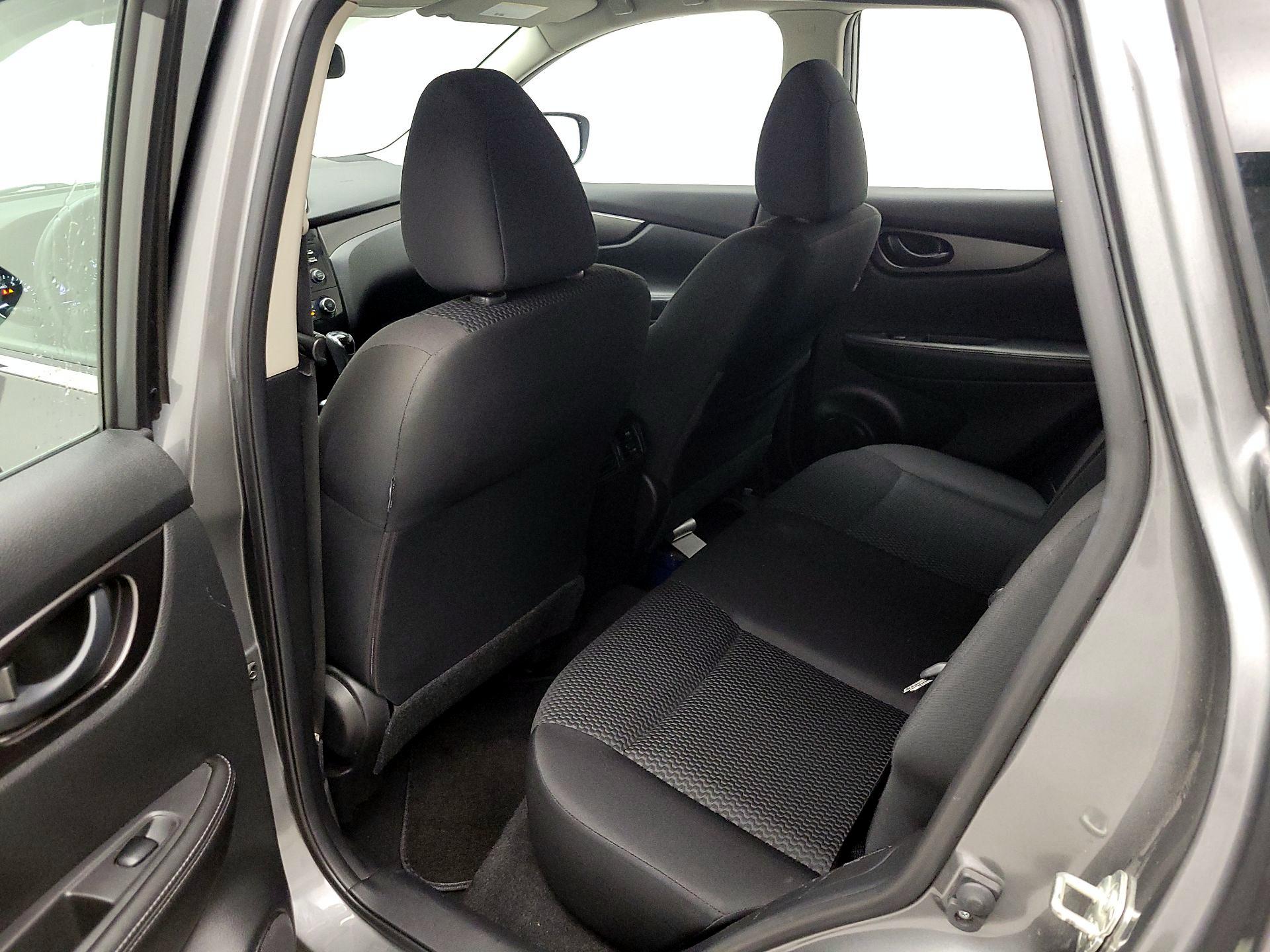 Thumbnail: 2018 Nissan Rogue Sport - 19