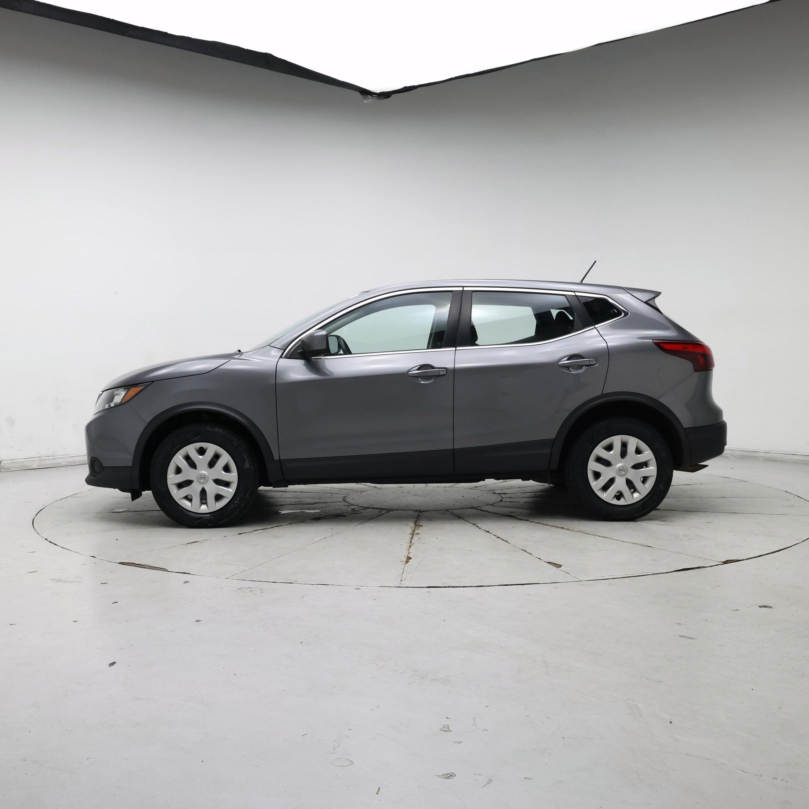 Thumbnail: 2018 Nissan Rogue Sport - 3