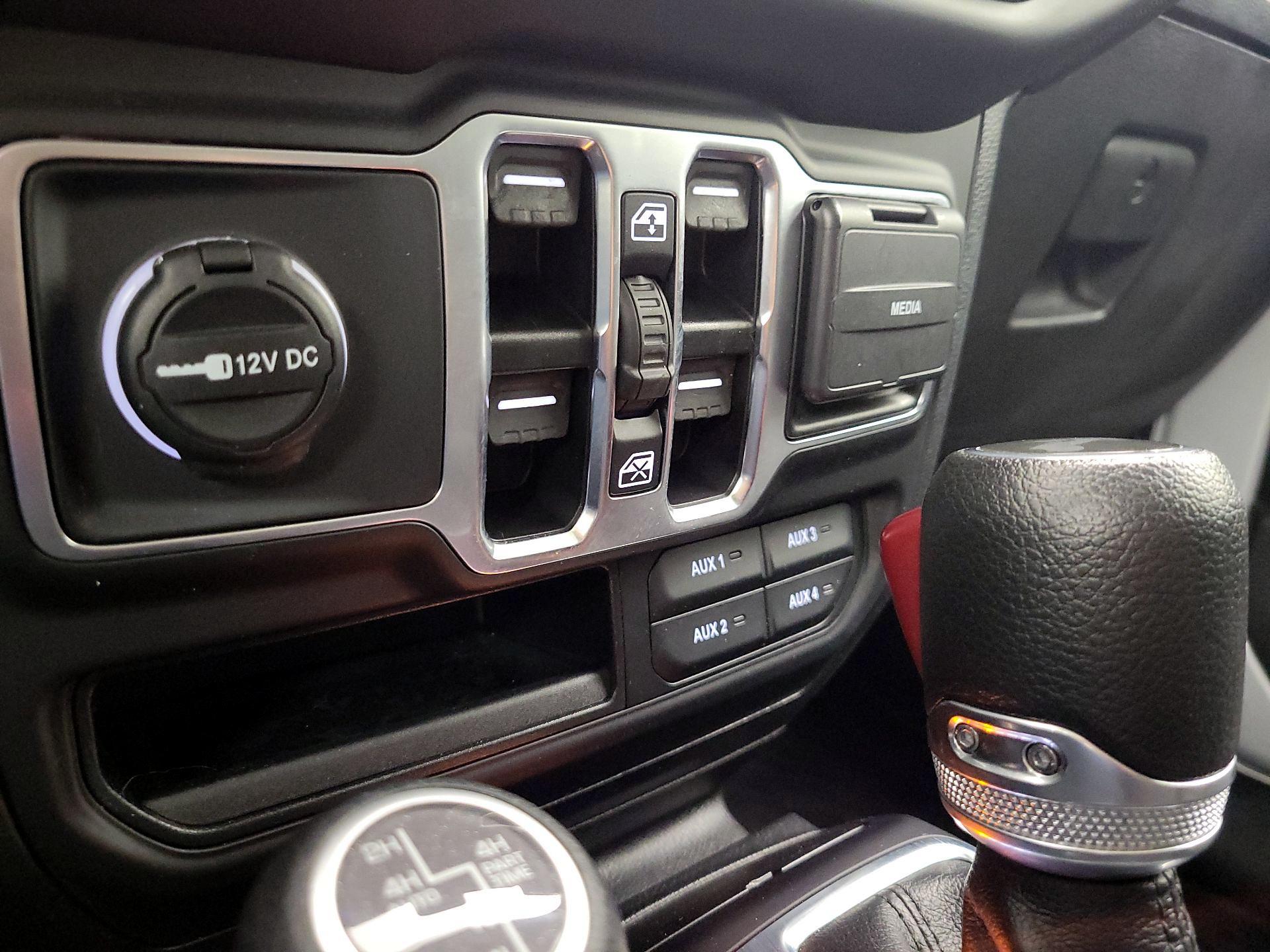 Thumbnail: 2023 Jeep Wrangler - 18