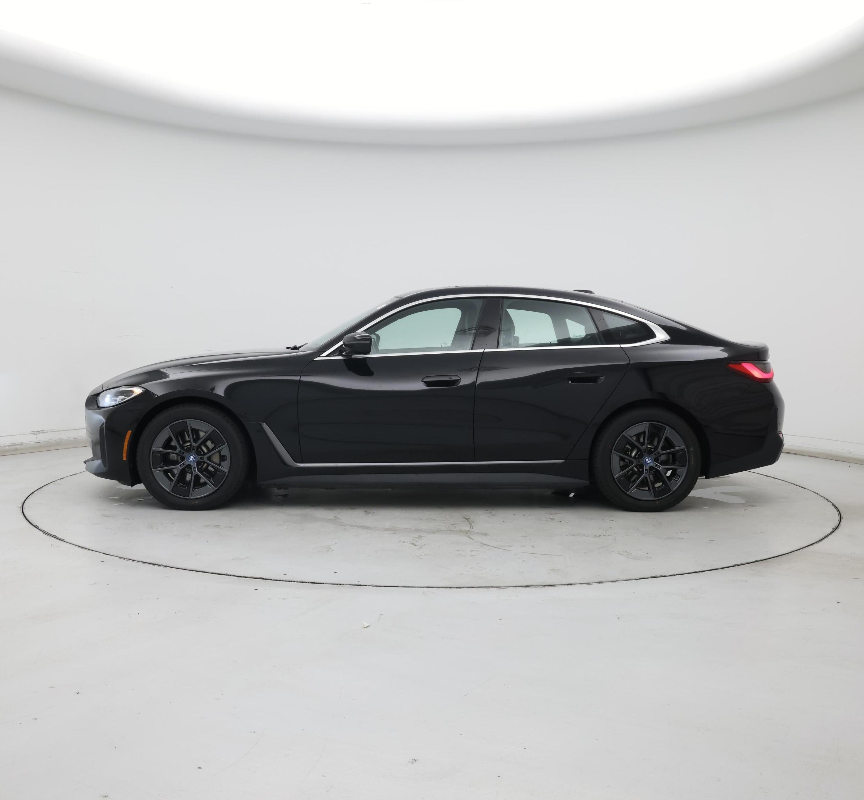 Thumbnail: 2022 BMW i4 - 3