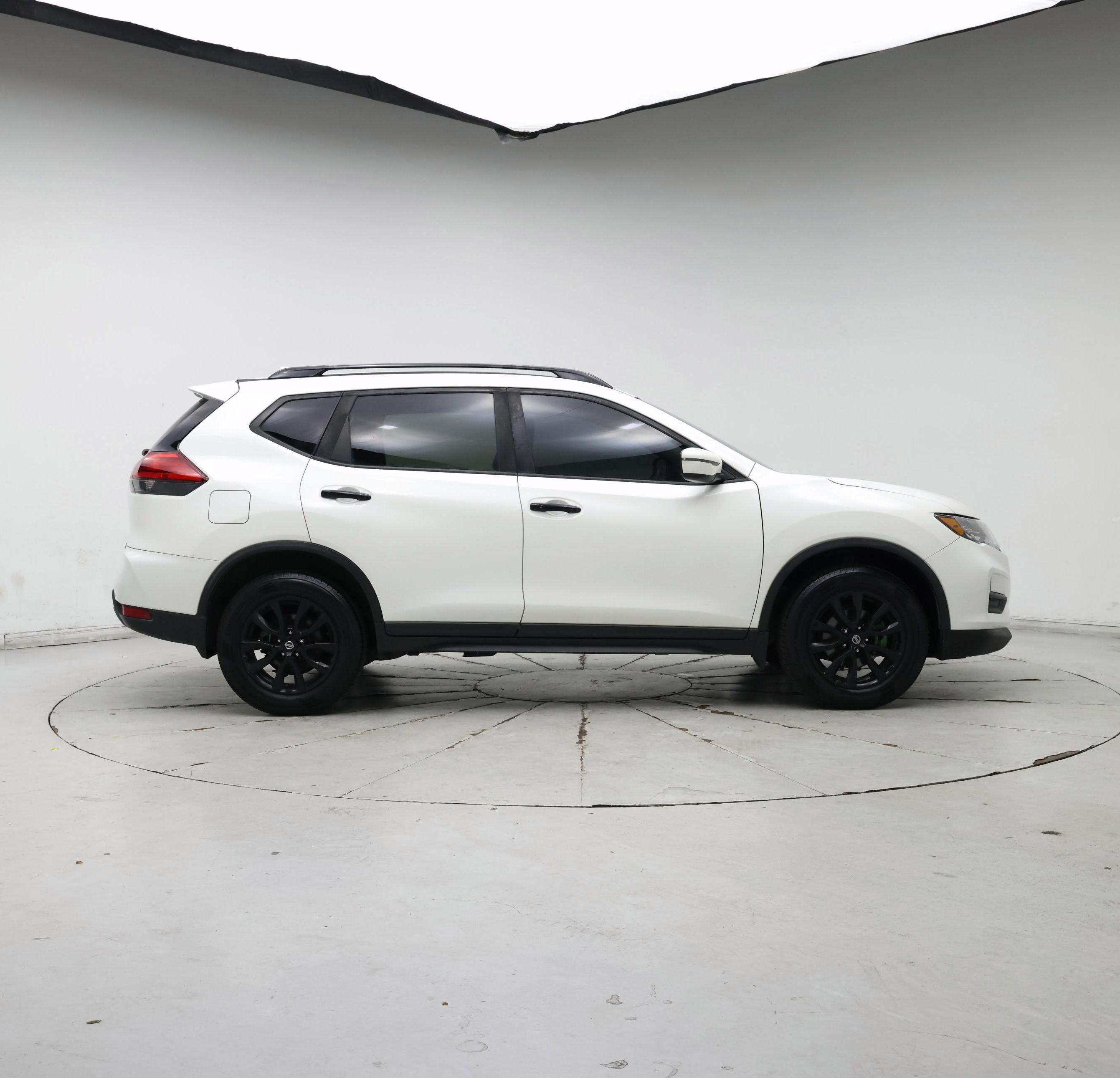 Thumbnail: 2017 Nissan Rogue - 7