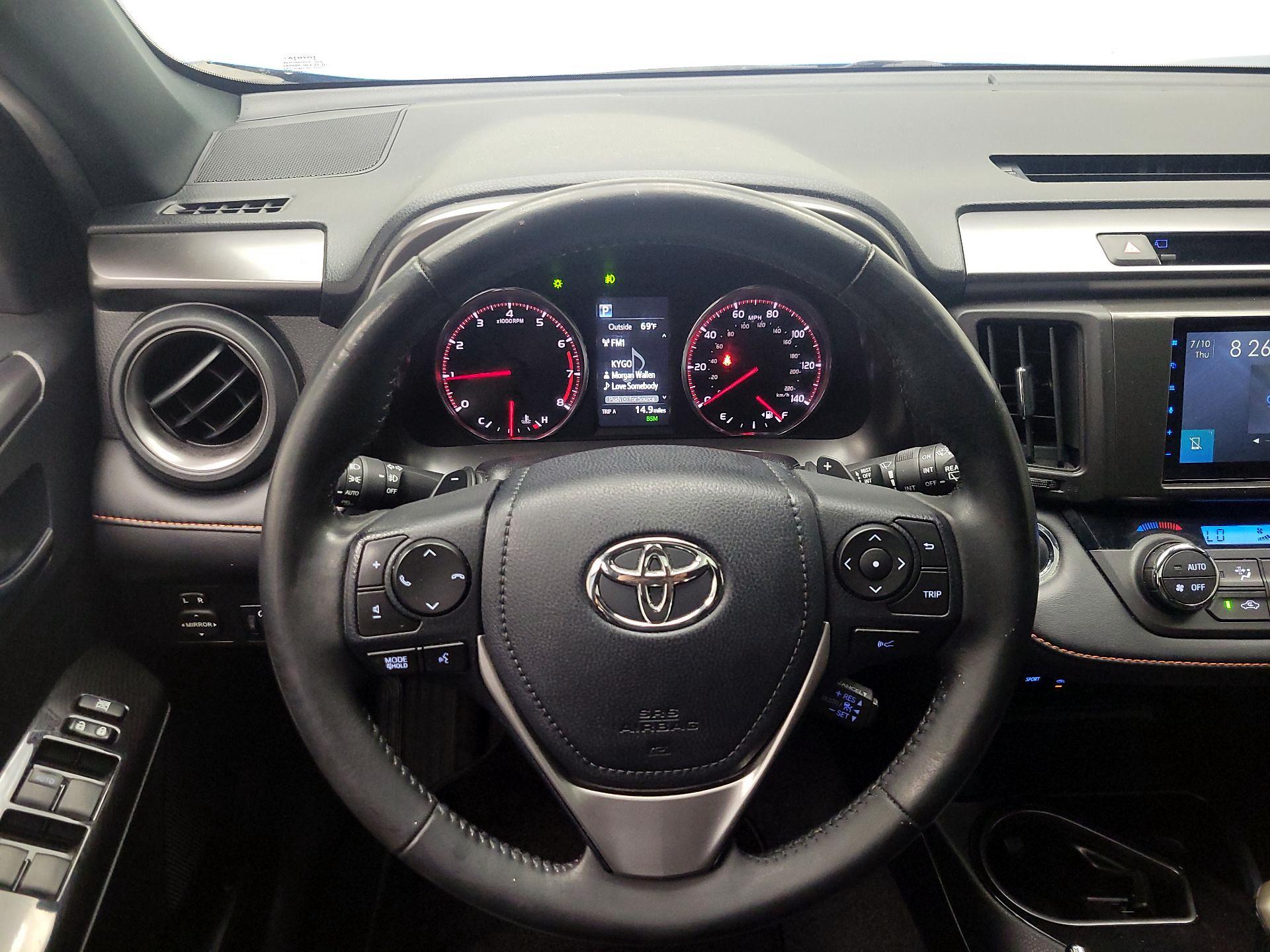 Thumbnail: 2017 Toyota RAV4 - 10