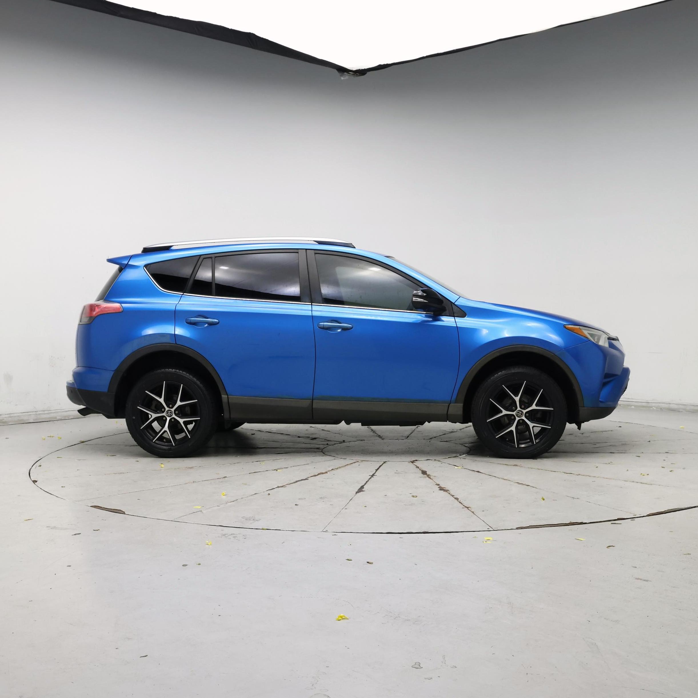 Thumbnail: 2017 Toyota RAV4 - 7