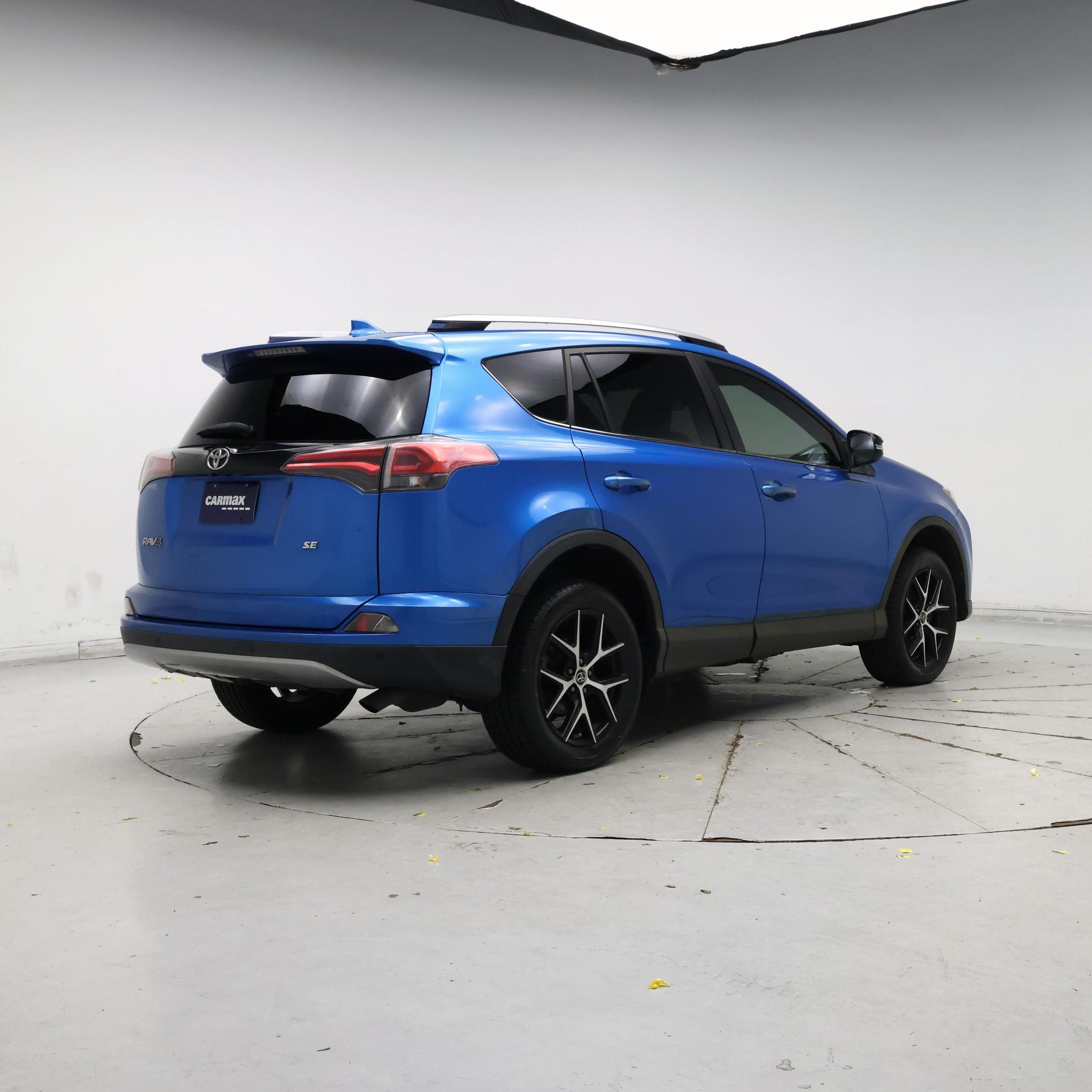 Thumbnail: 2017 Toyota RAV4 - 8
