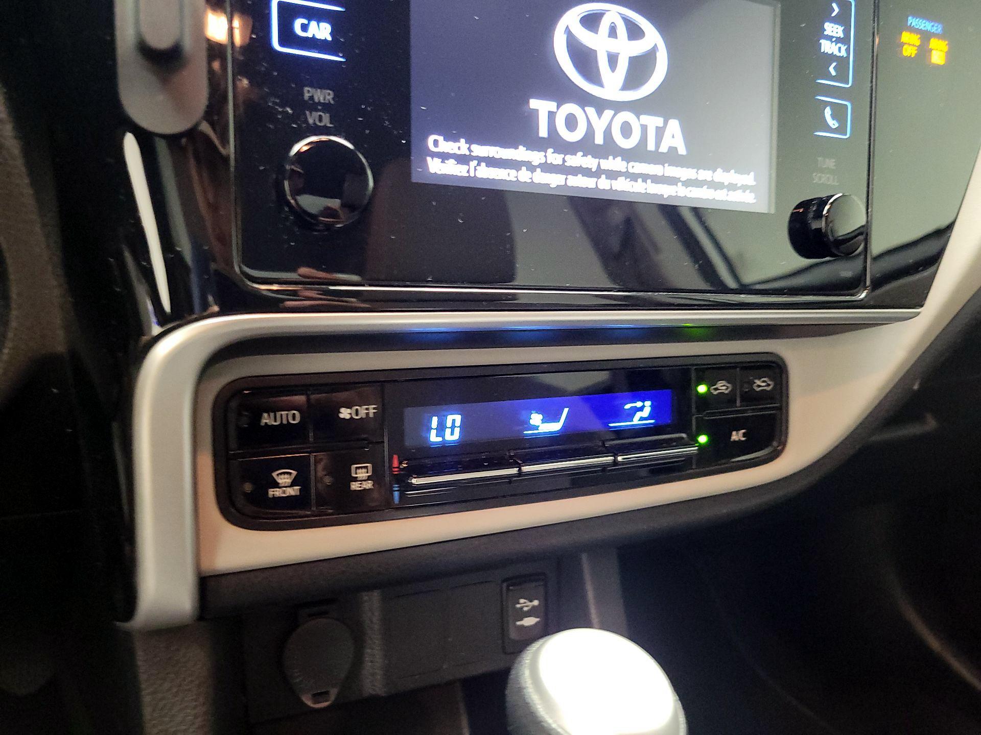 Thumbnail: 2018 Toyota Corolla - 16
