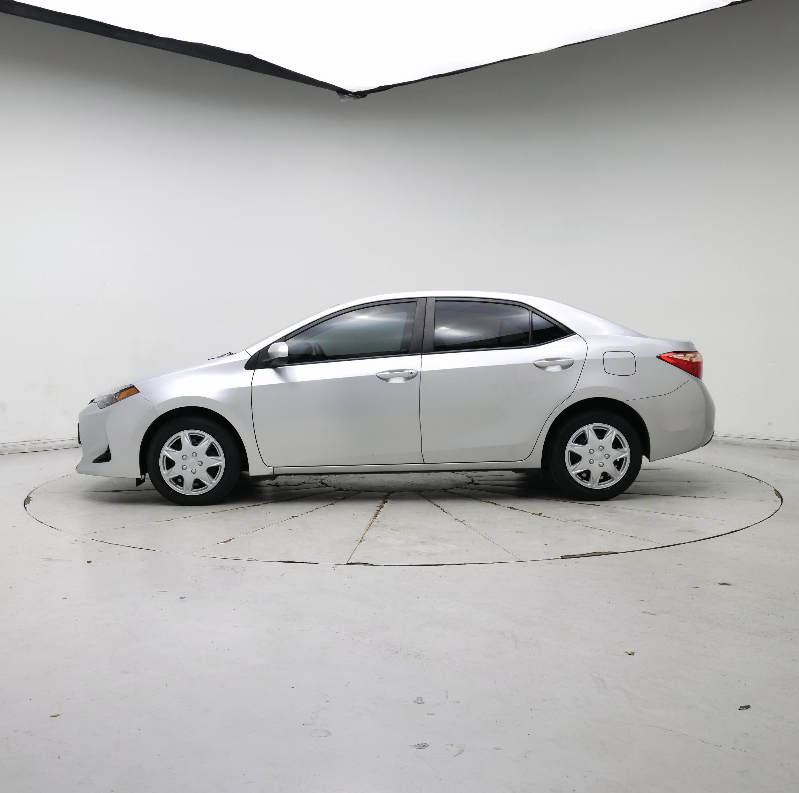 Thumbnail: 2018 Toyota Corolla - 3