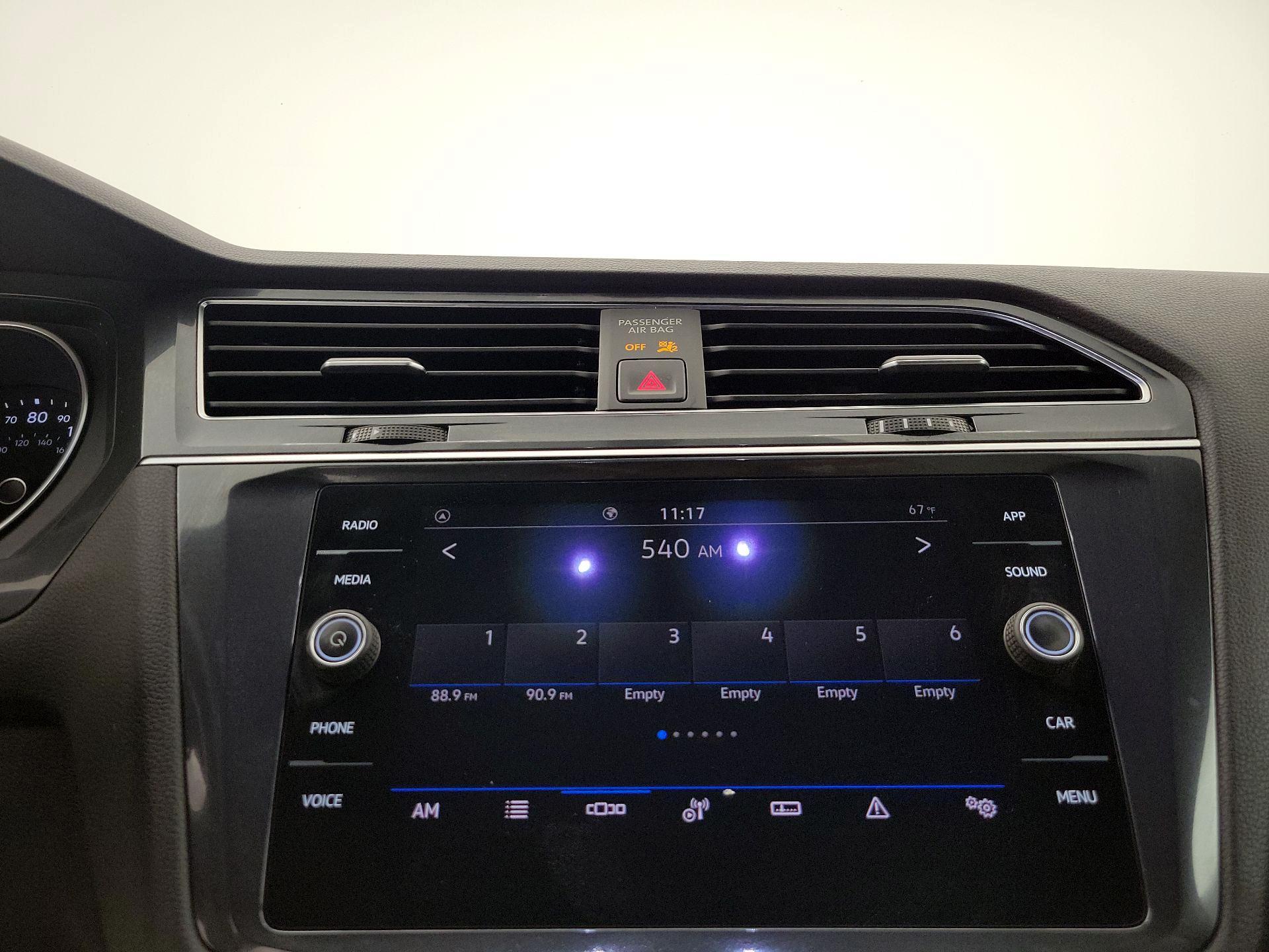 Thumbnail: 2021 Volkswagen Tiguan - 15