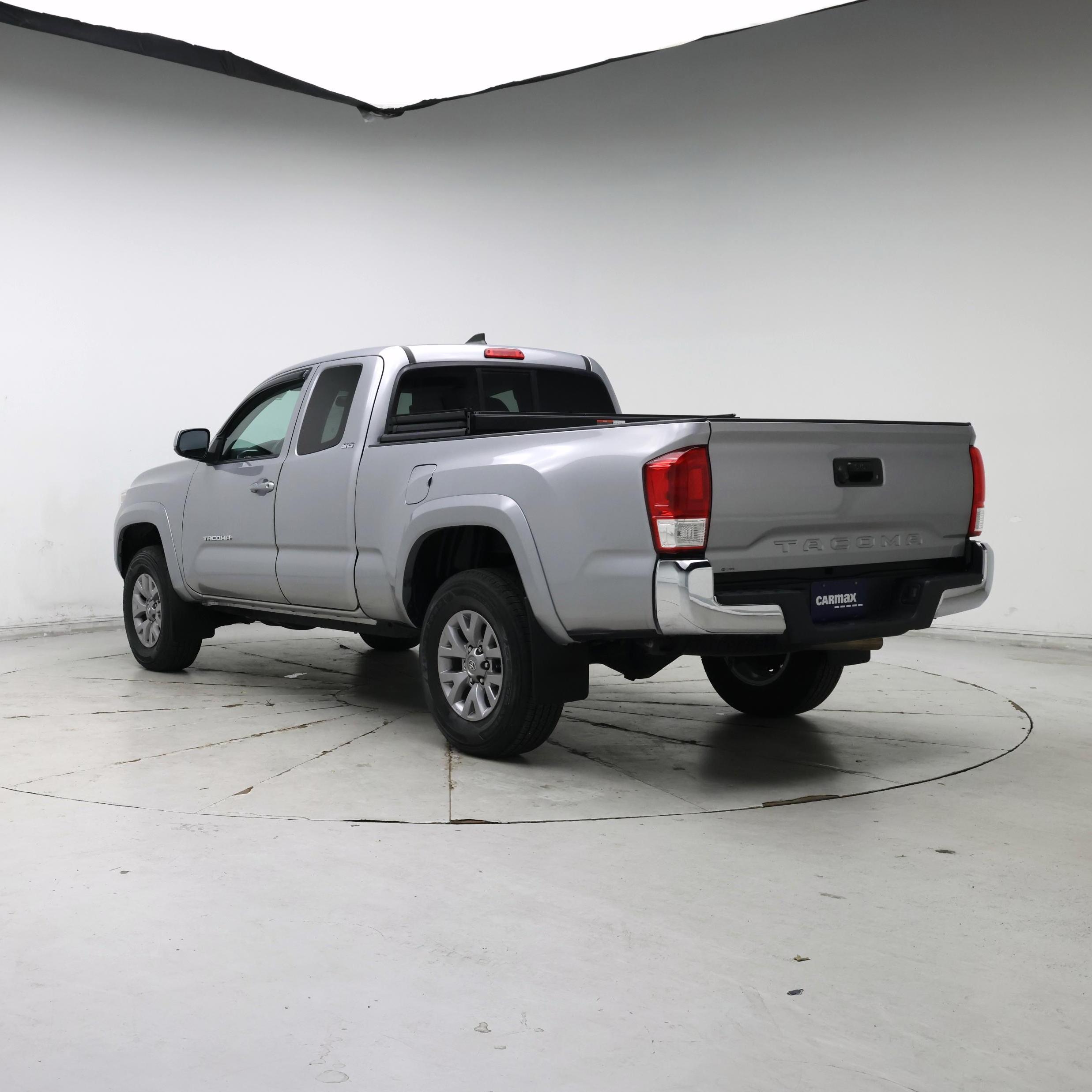 Thumbnail: 2016 Toyota Tacoma - 2