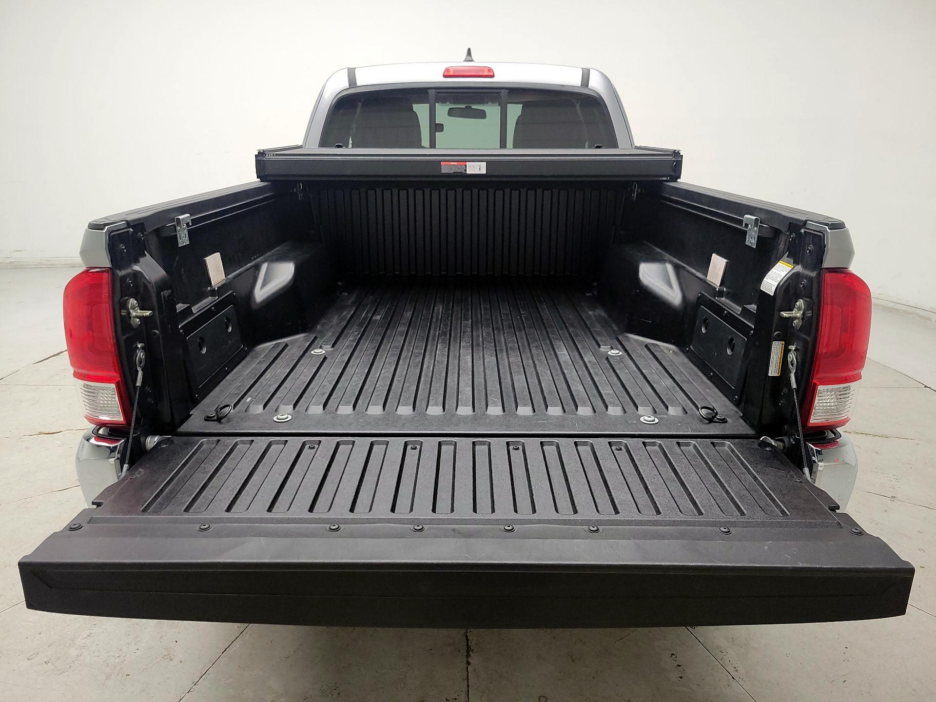 Thumbnail: 2016 Toyota Tacoma - 19