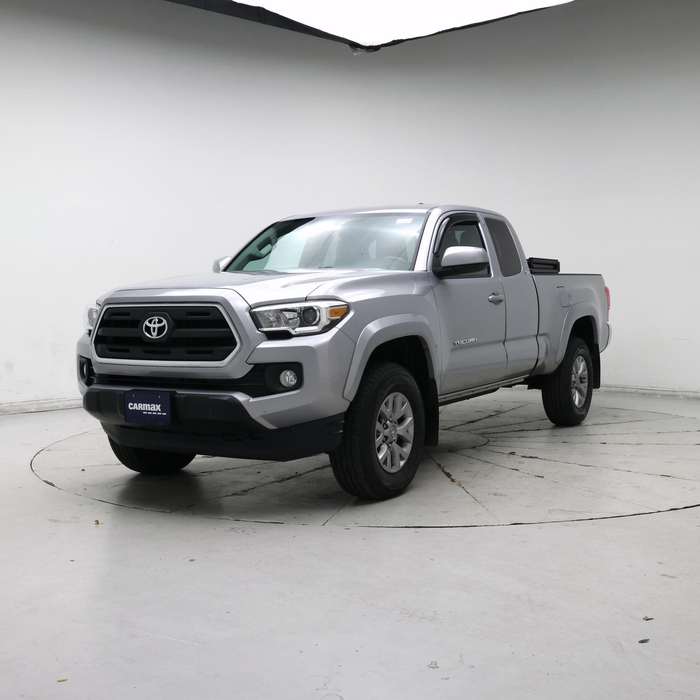 Thumbnail: 2016 Toyota Tacoma - 4