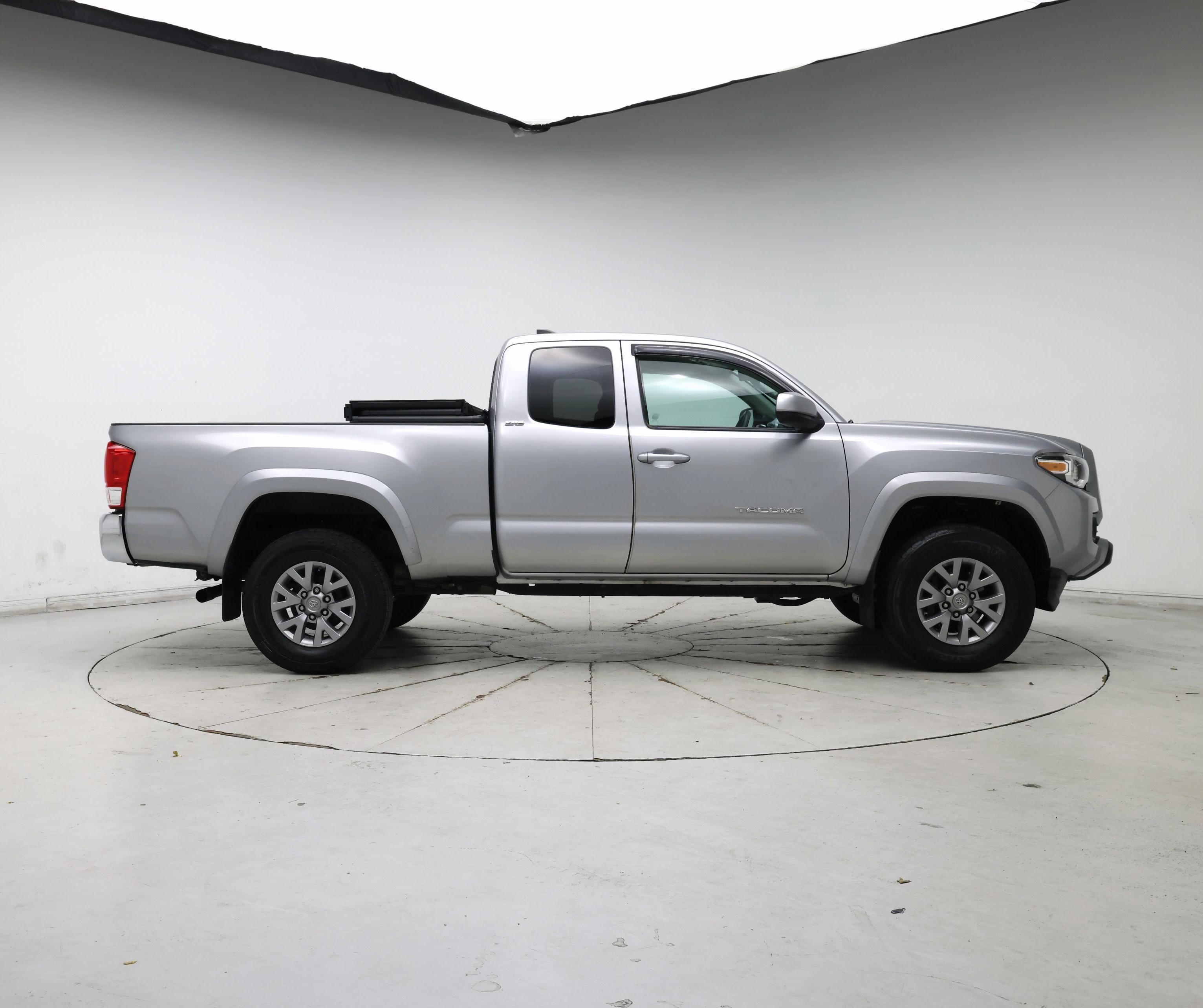 Thumbnail: 2016 Toyota Tacoma - 7