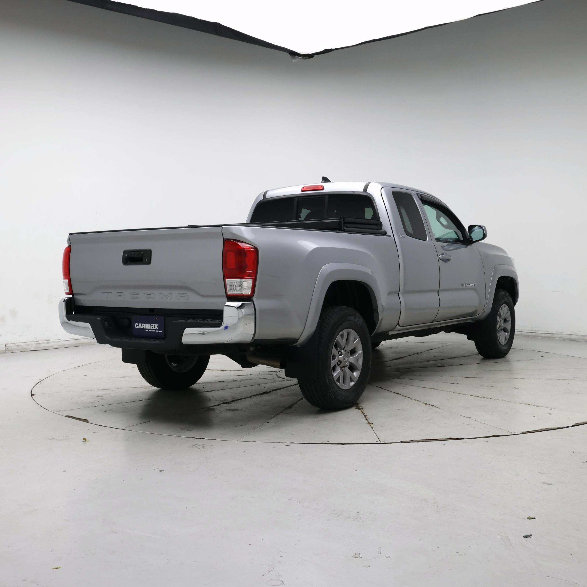 Thumbnail: 2016 Toyota Tacoma - 8