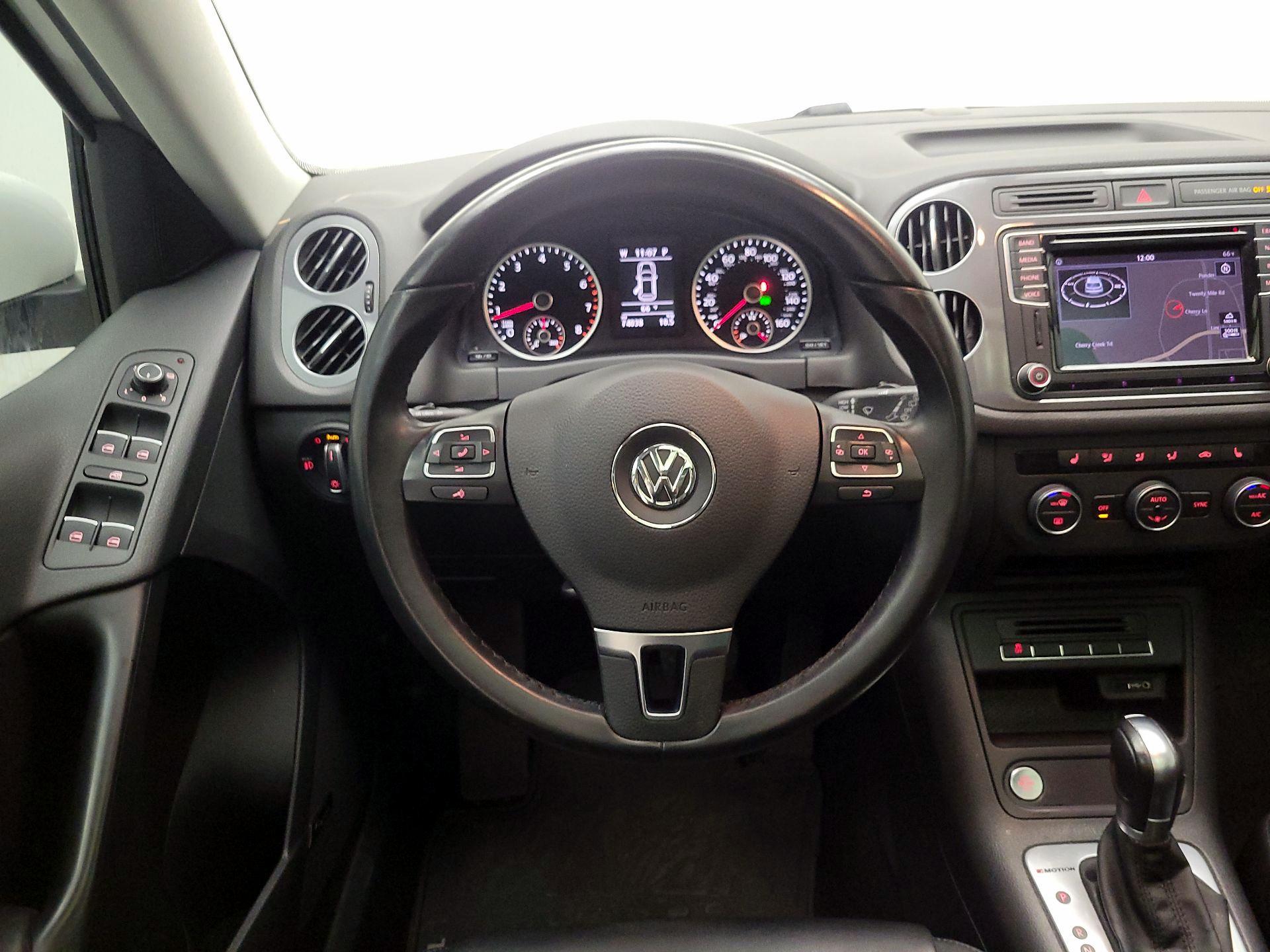 Thumbnail: 2016 Volkswagen Tiguan - 10