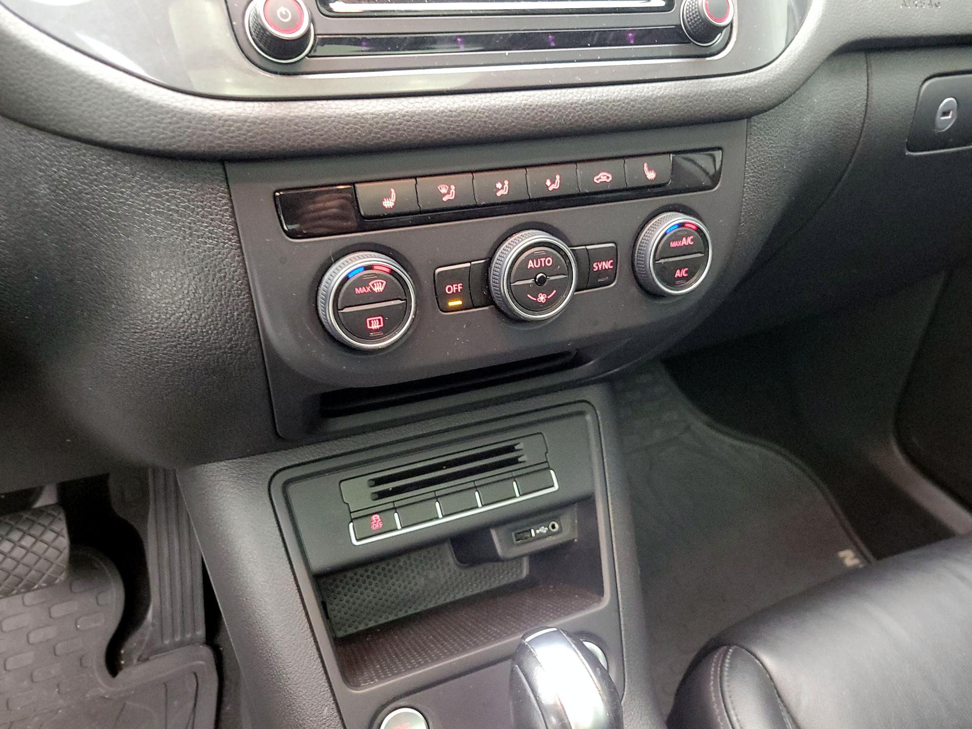Thumbnail: 2016 Volkswagen Tiguan - 17