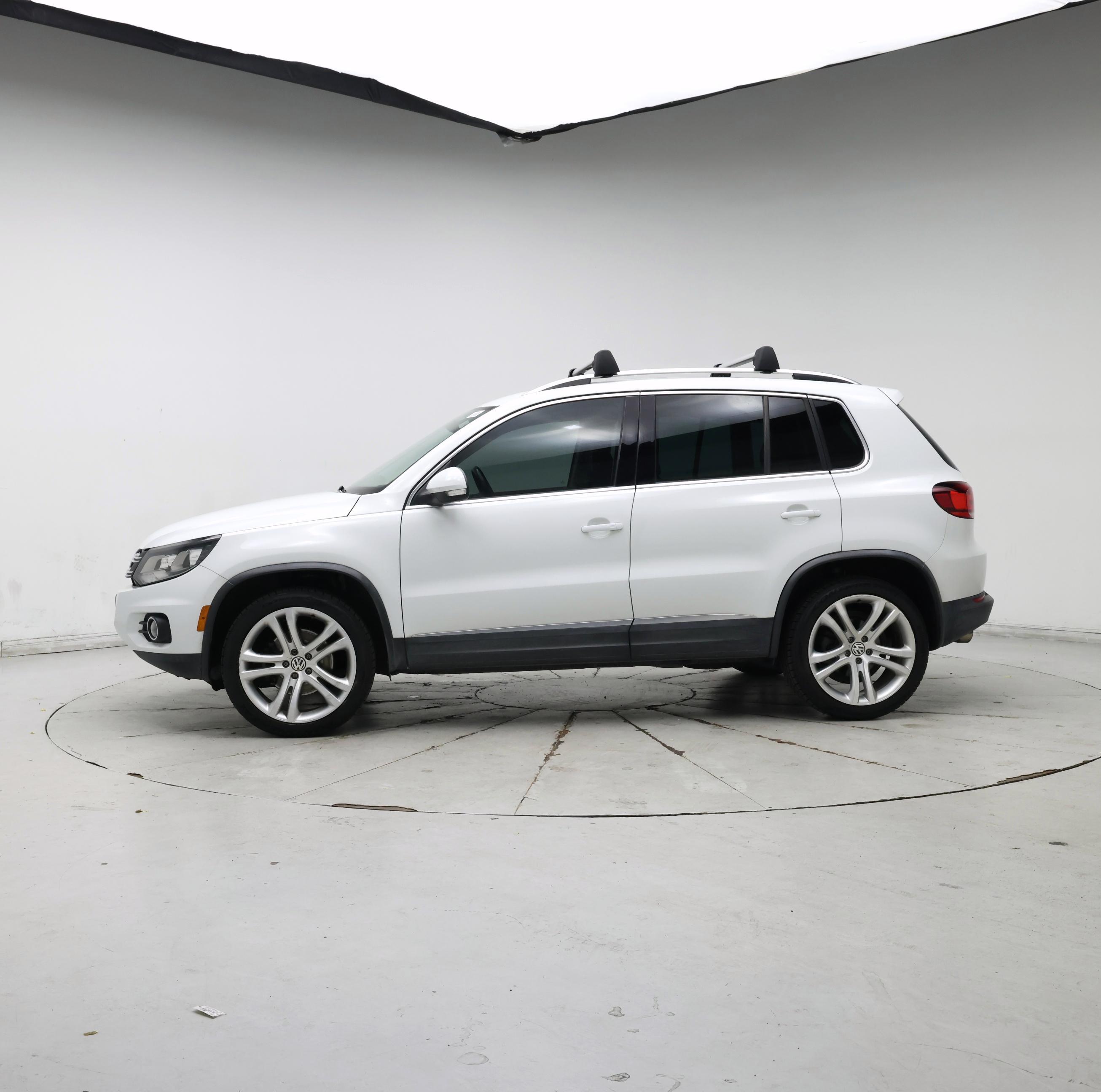 Thumbnail: 2016 Volkswagen Tiguan - 3