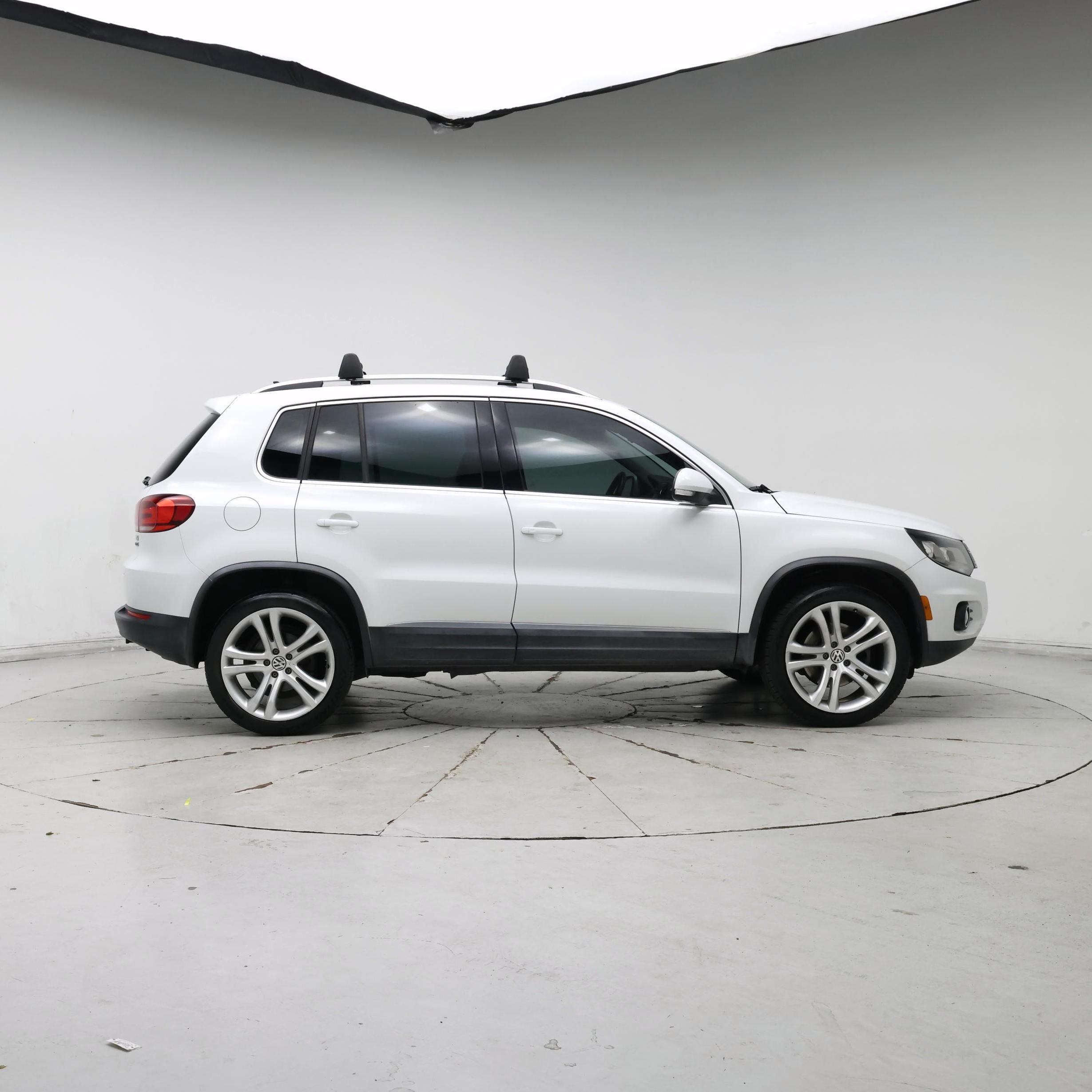 Thumbnail: 2016 Volkswagen Tiguan - 7