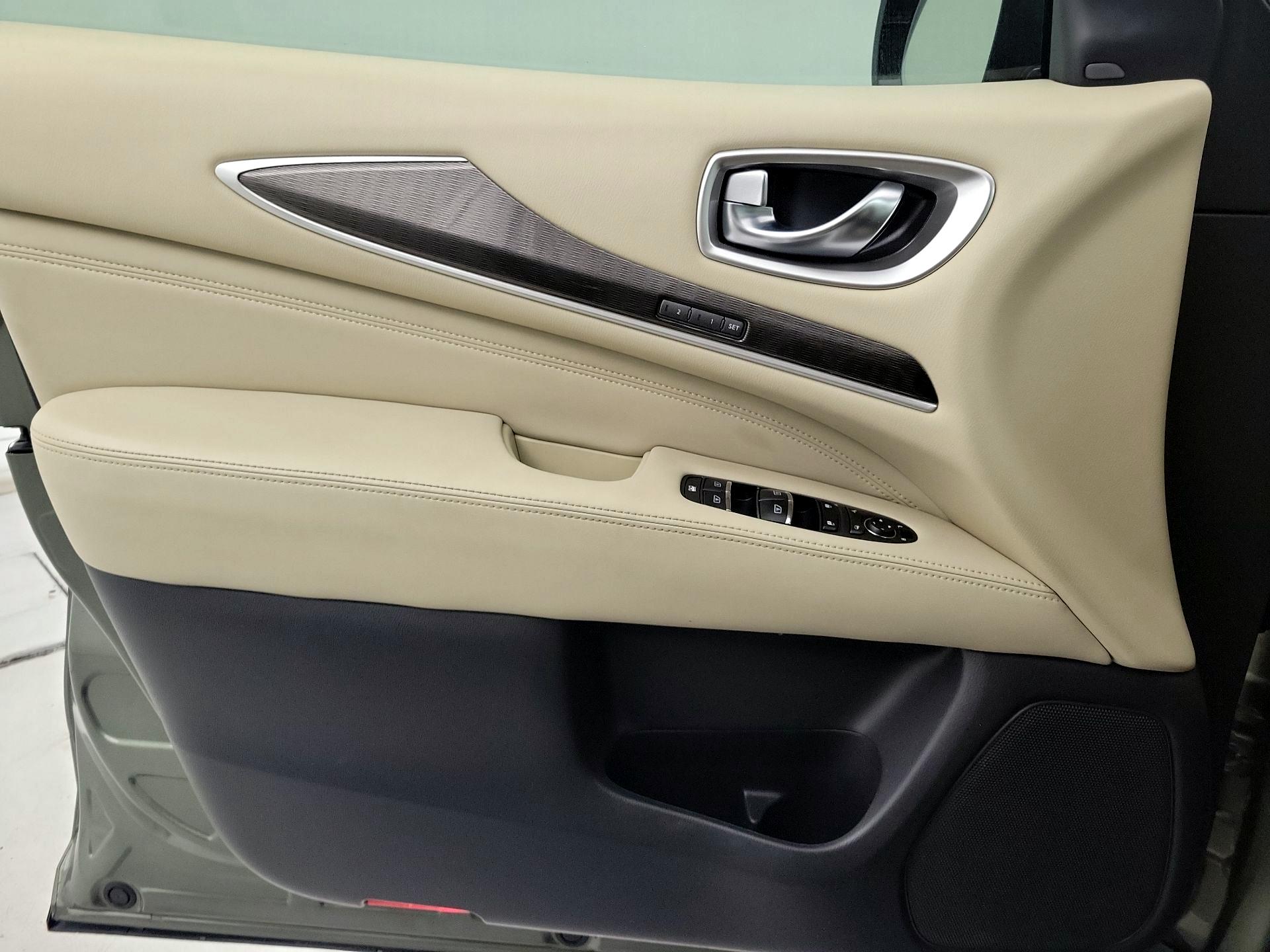 Thumbnail: 2017 INFINITI QX60 - 10