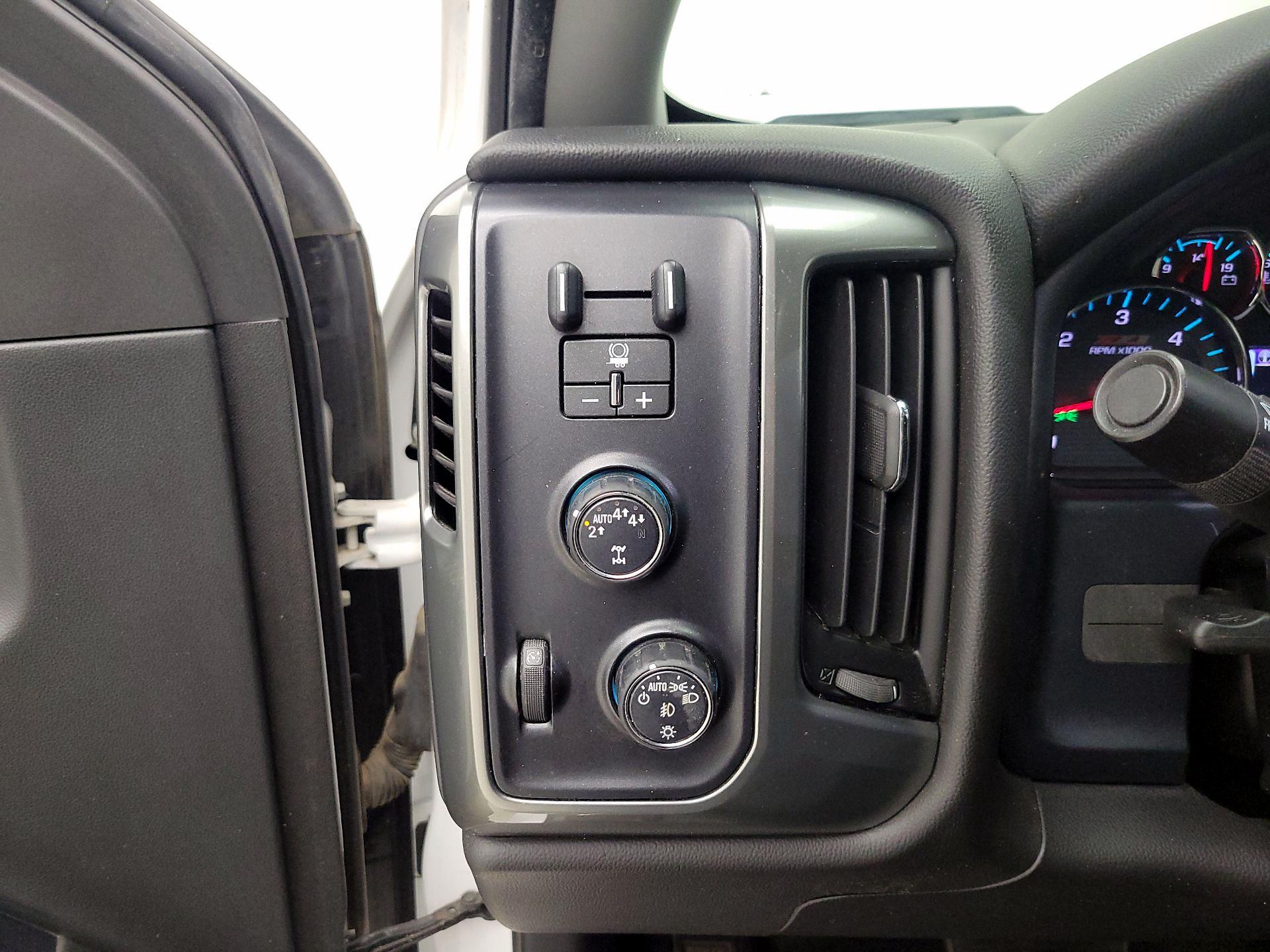 Thumbnail: 2018 Chevrolet Silverado 1500 - 13