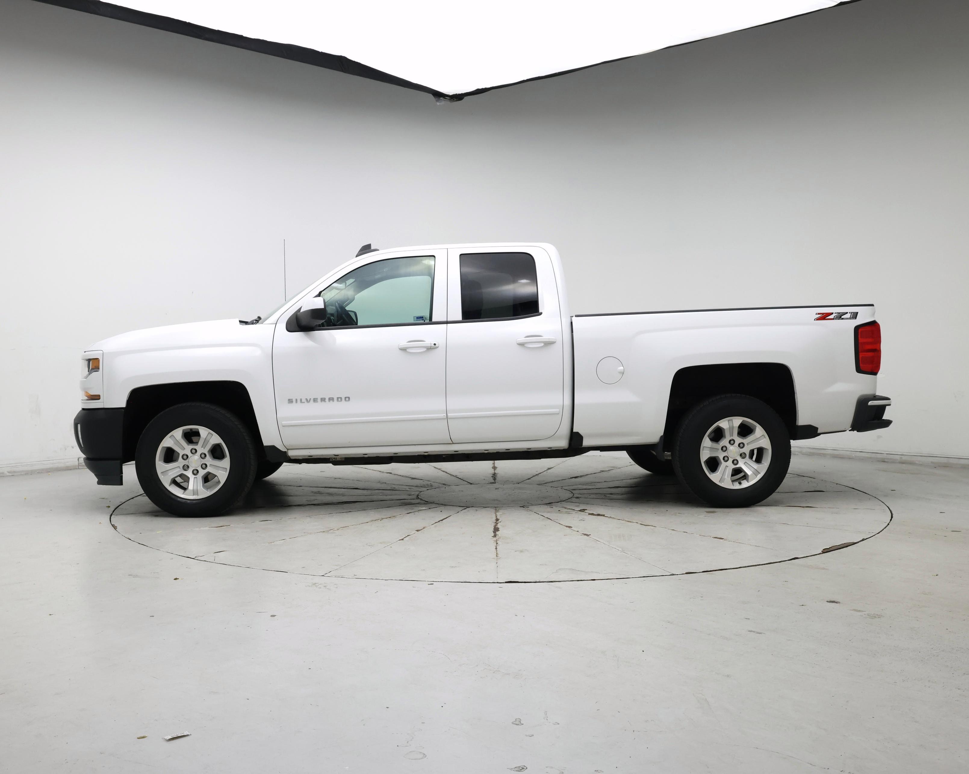 Thumbnail: 2018 Chevrolet Silverado 1500 - 3
