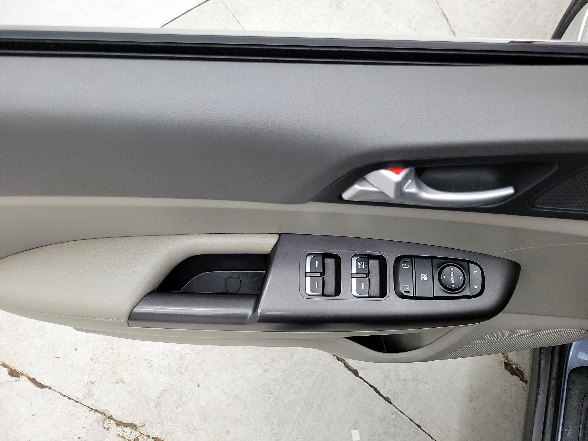 Thumbnail: 2018 Kia Sportage - 12