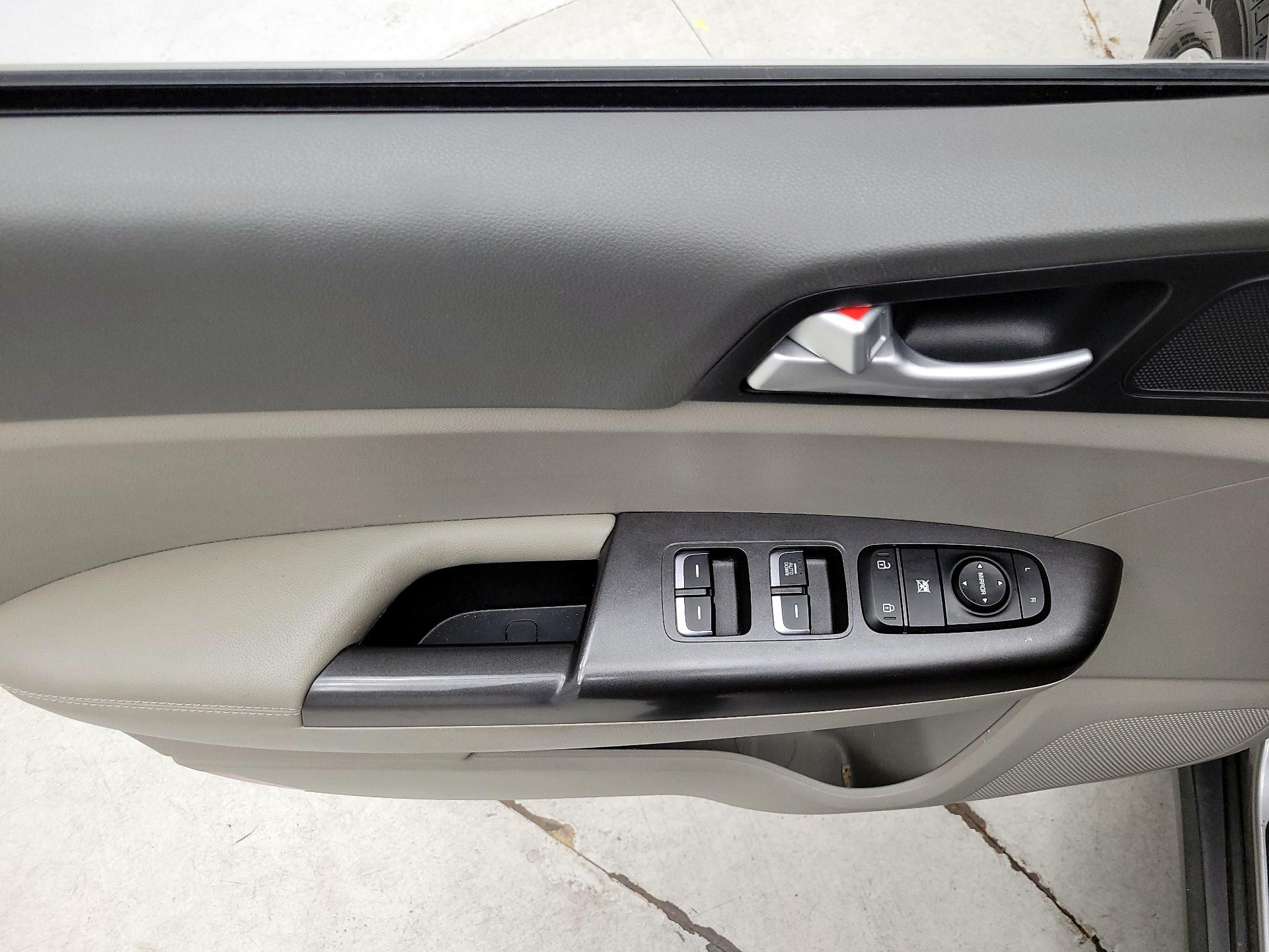 Thumbnail: 2019 Kia Sportage - 12