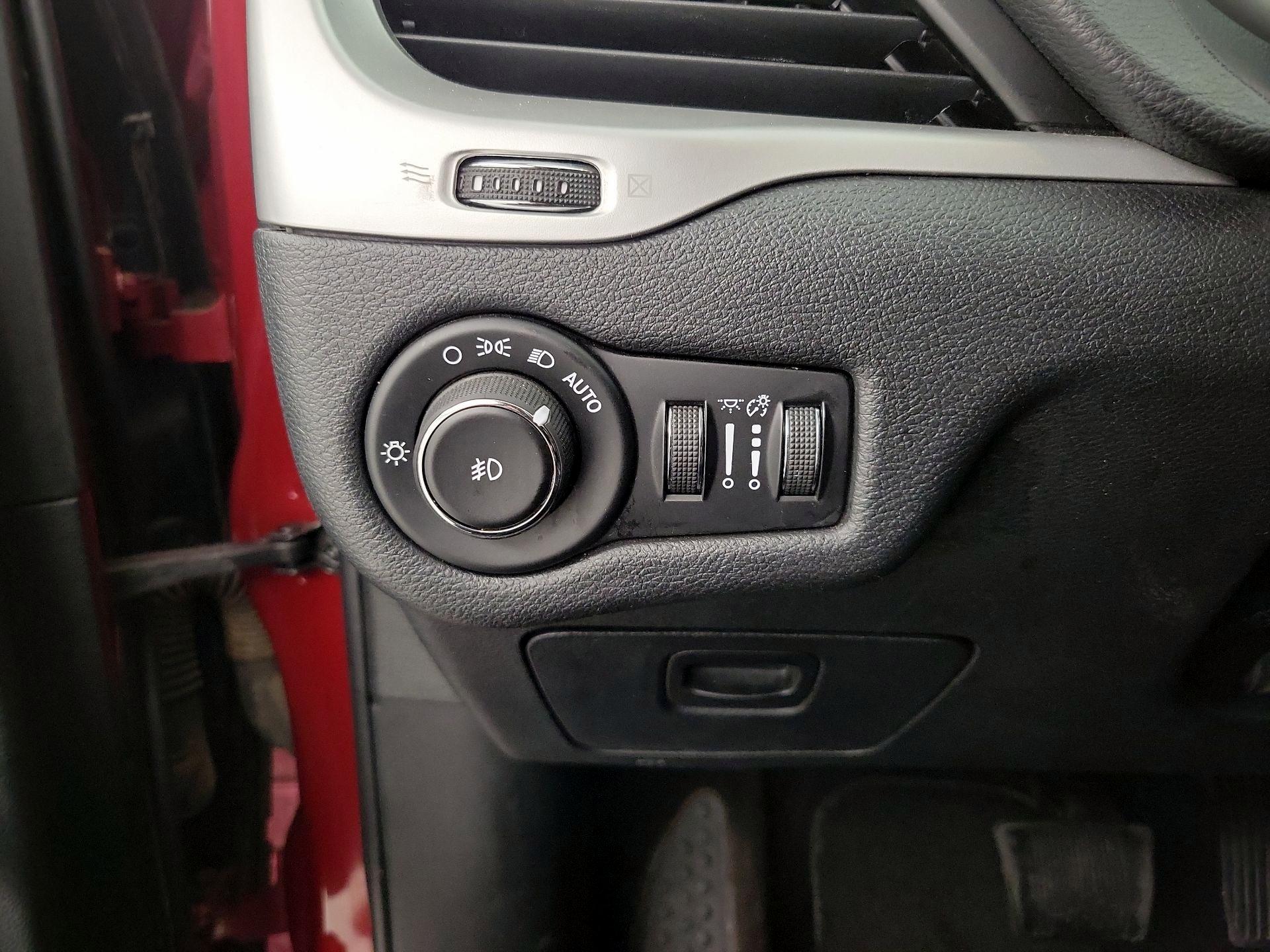 Thumbnail: 2016 Jeep Cherokee - 13