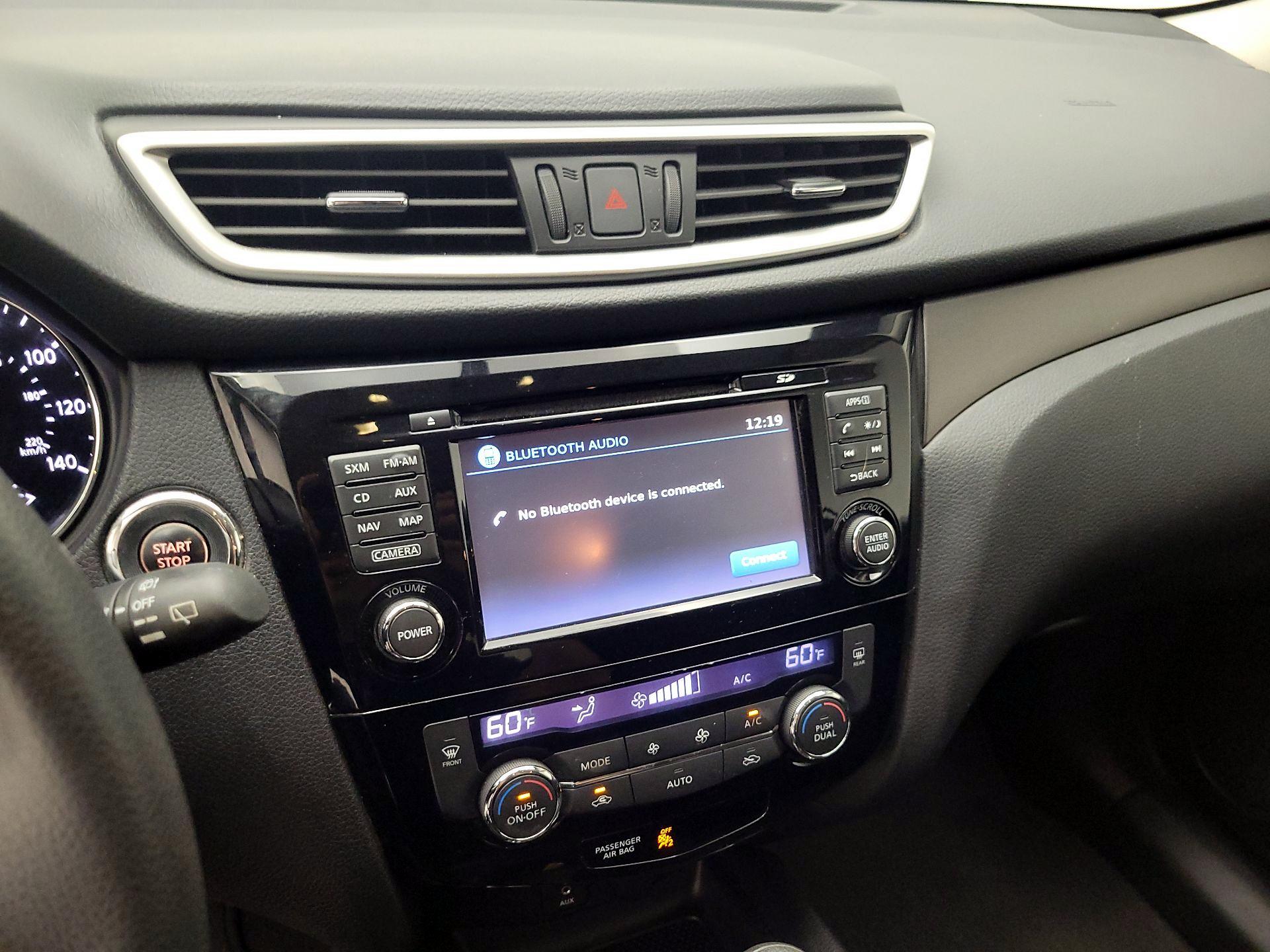 Thumbnail: 2015 Nissan Rogue - 16