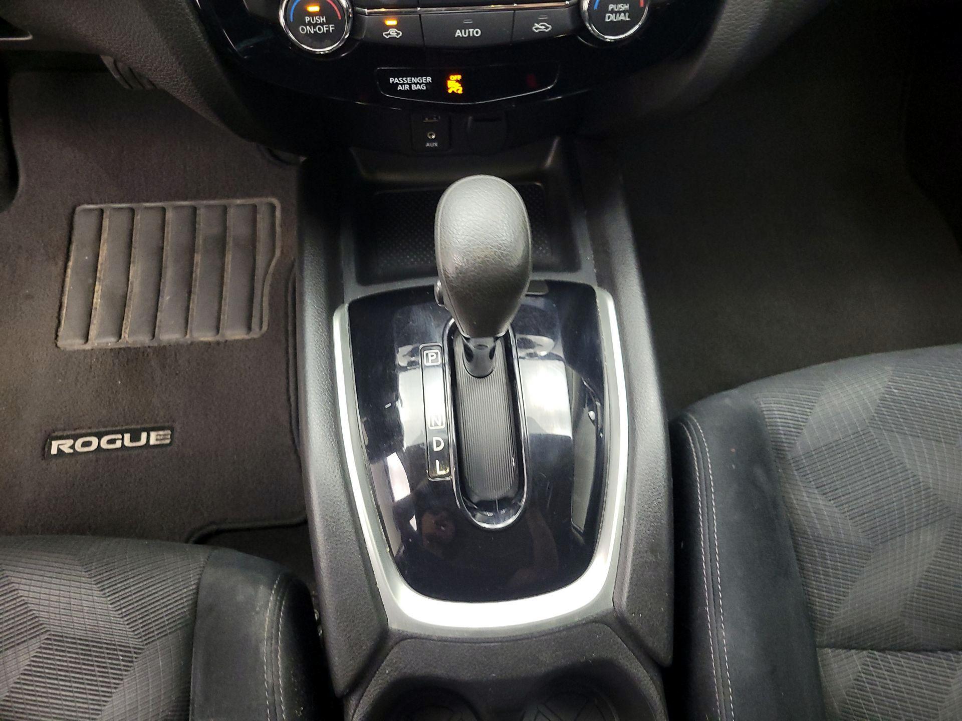 Thumbnail: 2015 Nissan Rogue - 18